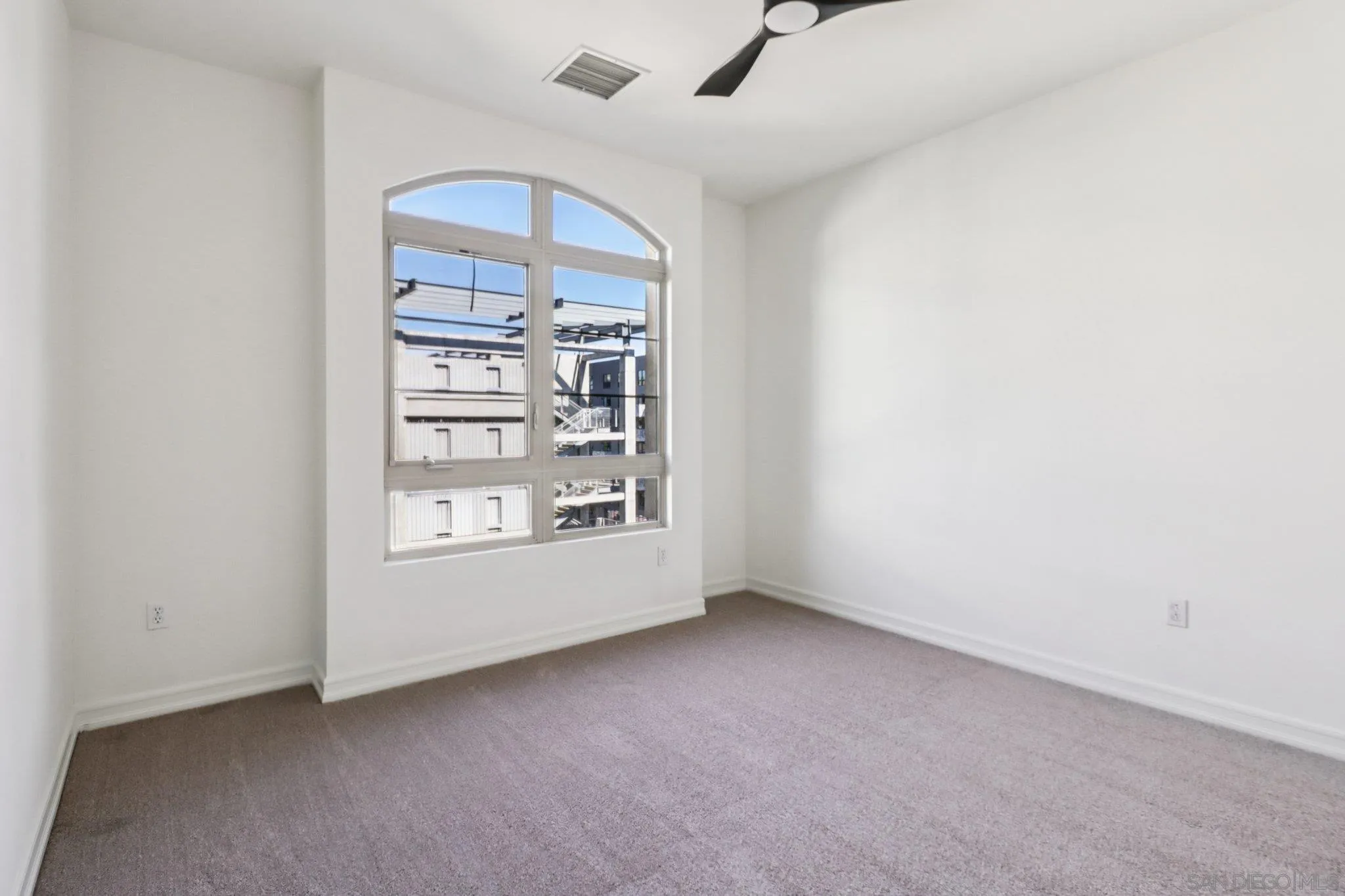https://cdn.realtyfeed.com/cdn/127/250036924/d381e08da86fded305c1731d4e37fb83.webp