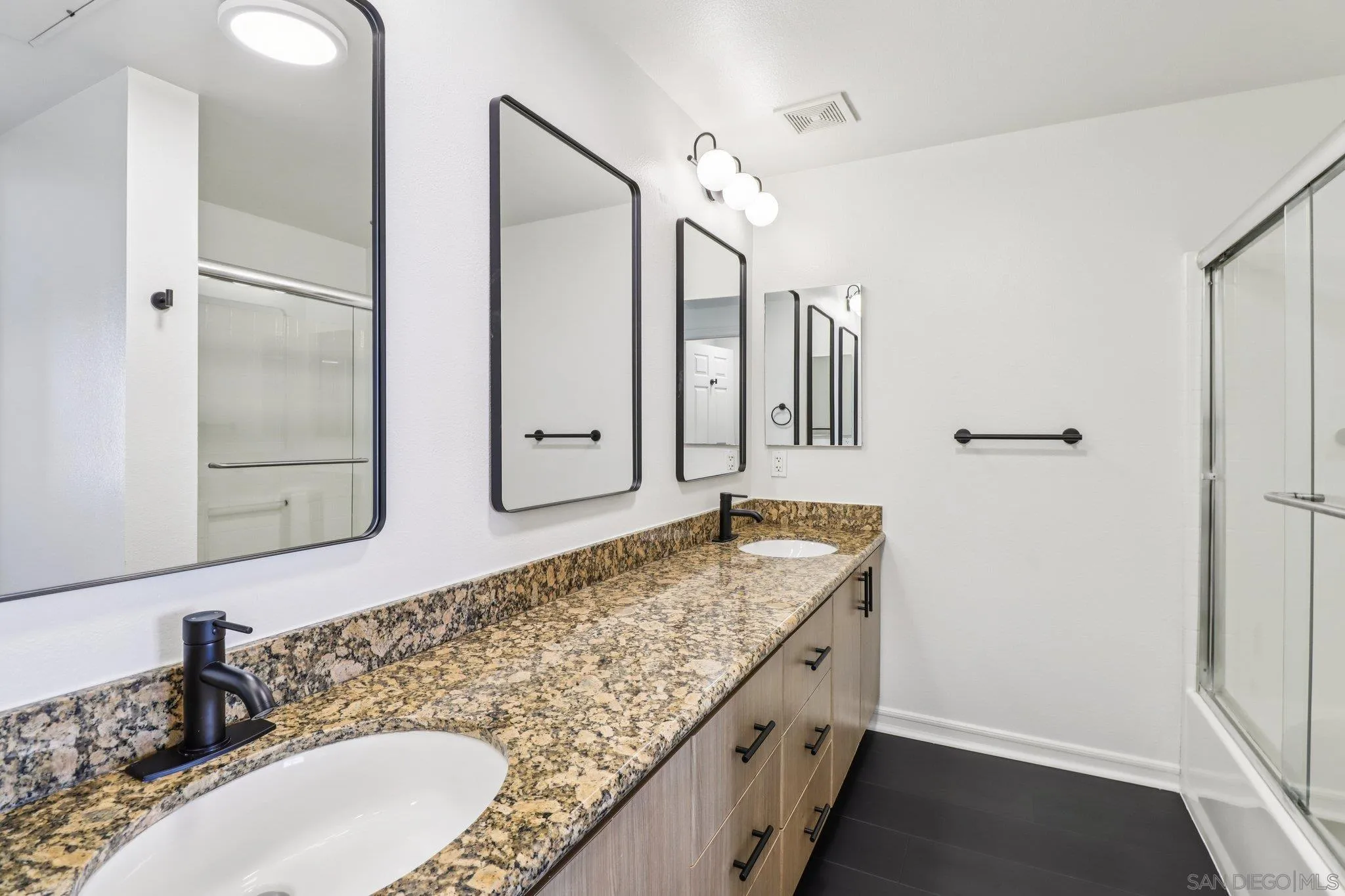https://cdn.realtyfeed.com/cdn/127/250036924/e1c189f78f156fc7b6537a33303cb8cb.webp