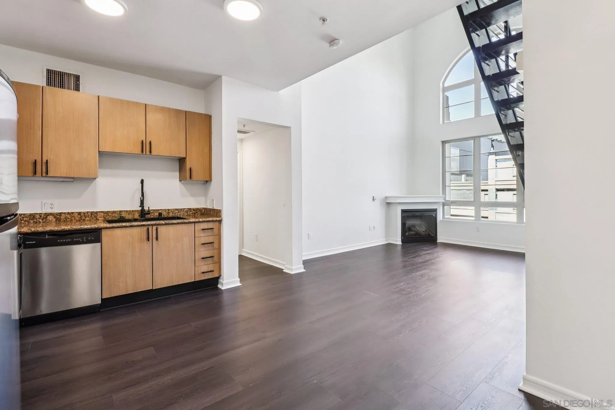 https://cdn.realtyfeed.com/cdn/127/250036924/ed9ea0a6ba26980351b7a973393bc8d8.webp