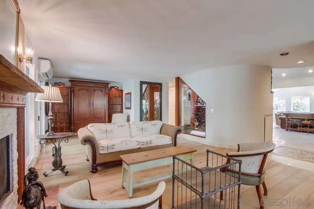 https://cdn.realtyfeed.com/cdn/127/250036930/0bc0c0d023f73b06ec4764d8283ee2d0.webp