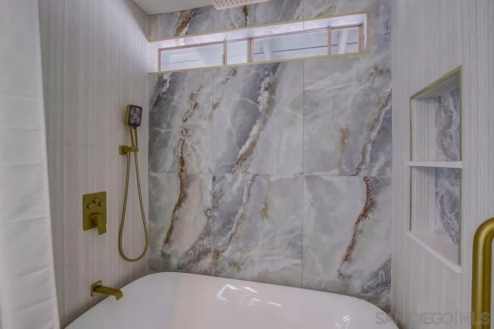 https://cdn.realtyfeed.com/cdn/127/250036930/94665b30faadc4a4327c396213ccf1a8.webp