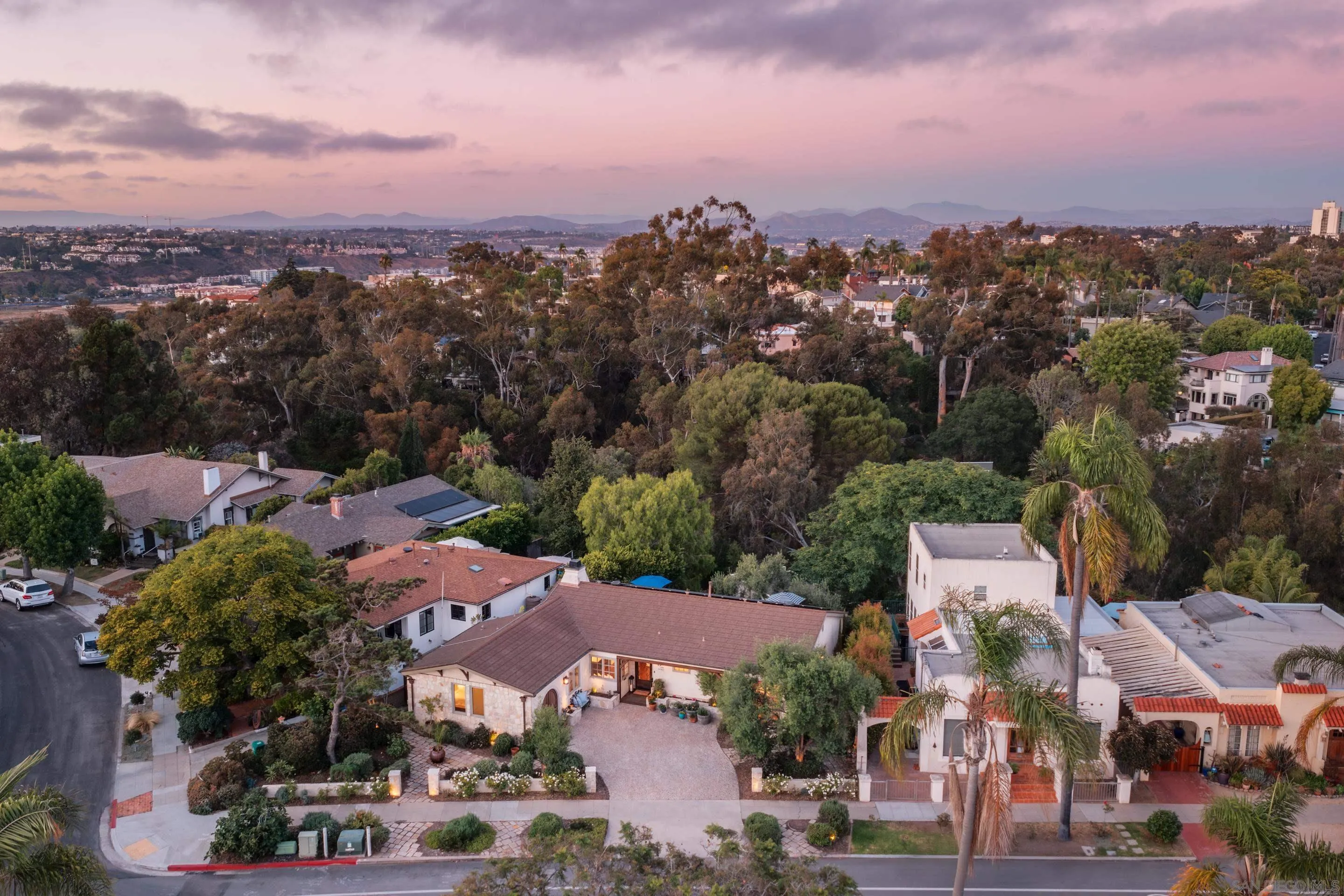 https://cdn.realtyfeed.com/cdn/127/250036932/997c16649c20b76e26078caee458412e.webp