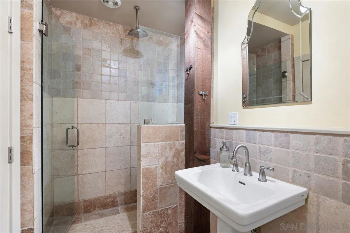 https://cdn.realtyfeed.com/cdn/127/250036932/fe9d6818e7075a732cb8702ae35ba762.webp