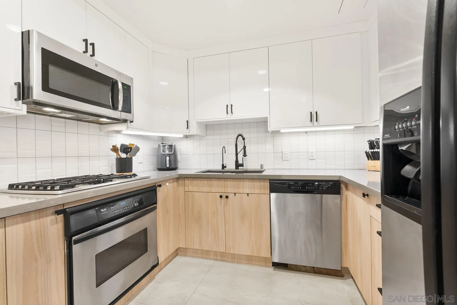 Photo #2: 250036933 Listing 