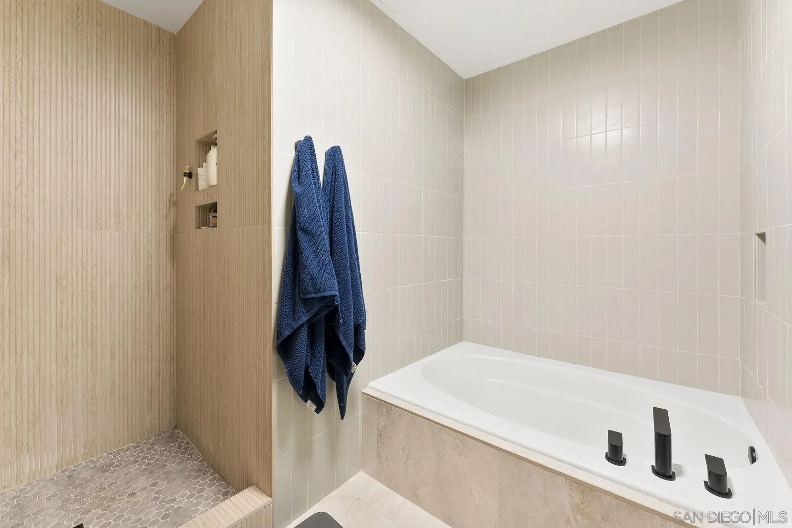 Photo #10: 250036933 Listing: Photo #10