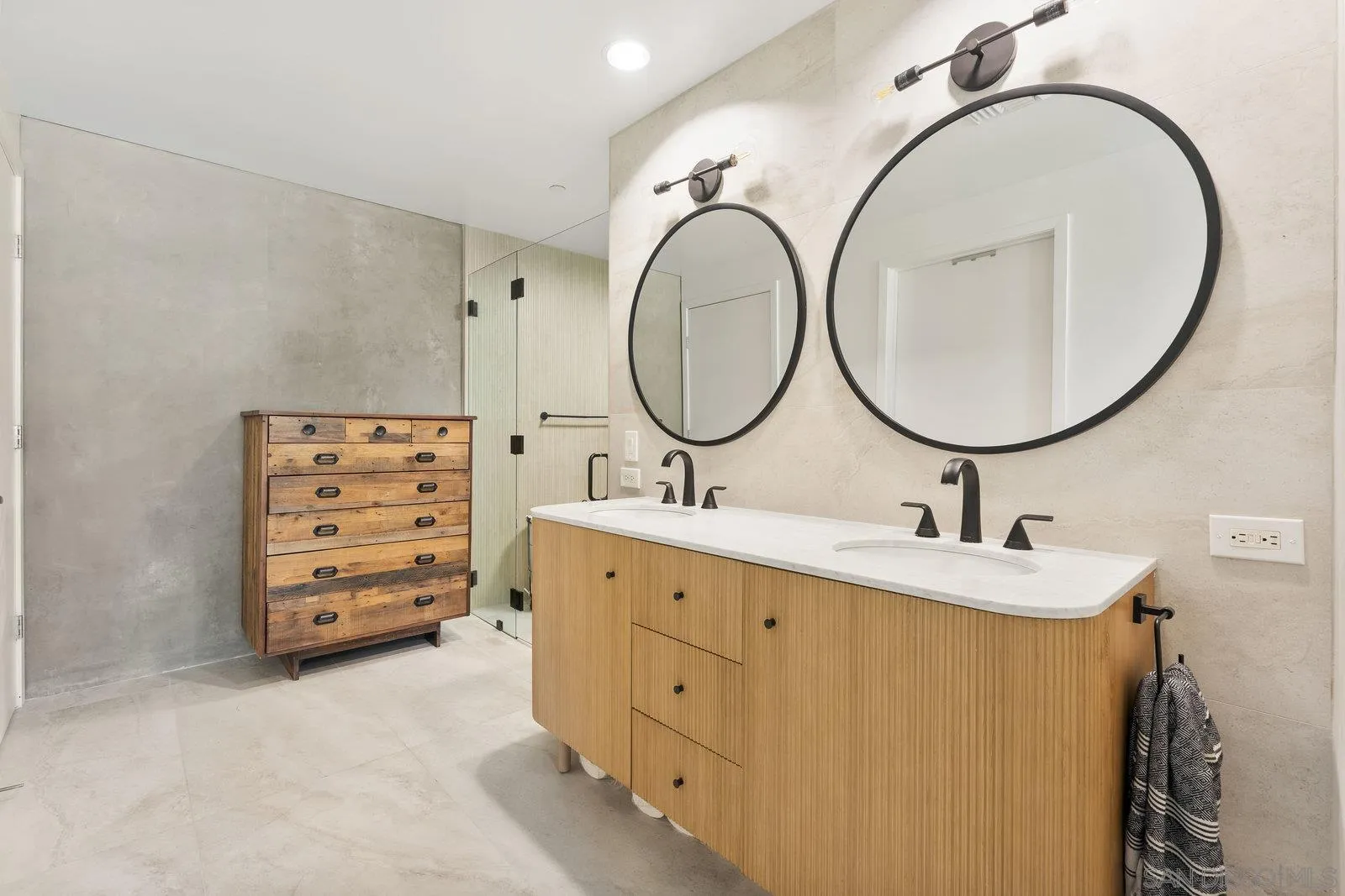 Photo #8: 250036933 Listing: Photo #8