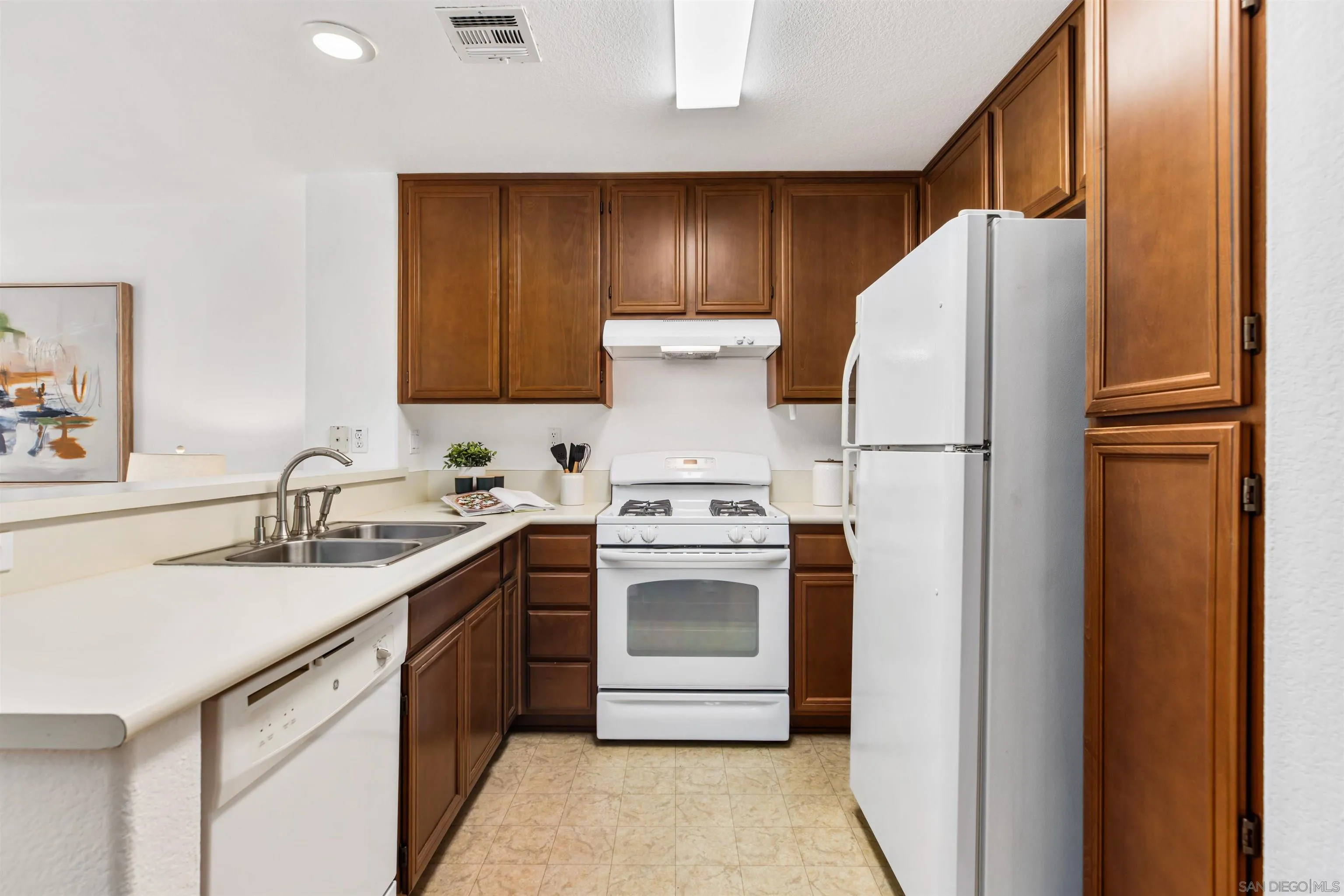 Photo #2: 250036934 Listing 