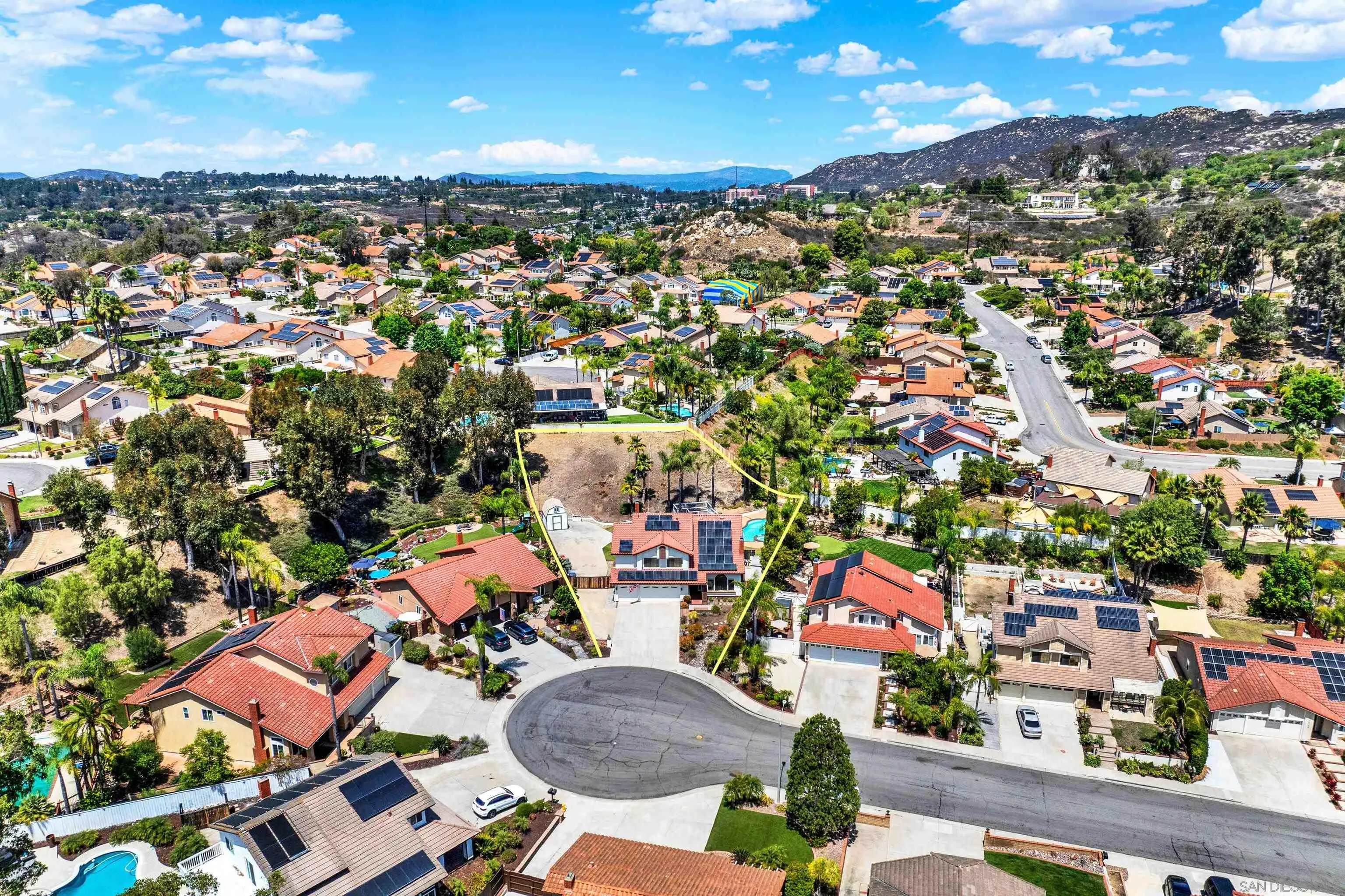 https://cdn.realtyfeed.com/cdn/127/250036935/72b3c4f941cf1d3126be9a9fc98fa6da.webp