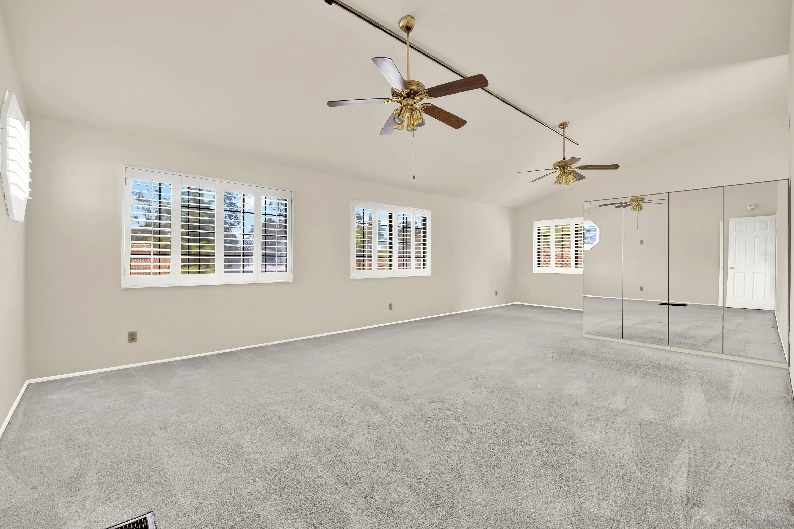 https://cdn.realtyfeed.com/cdn/127/250036935/8f4434031fe73b687d4f5b48734cae6b.webp