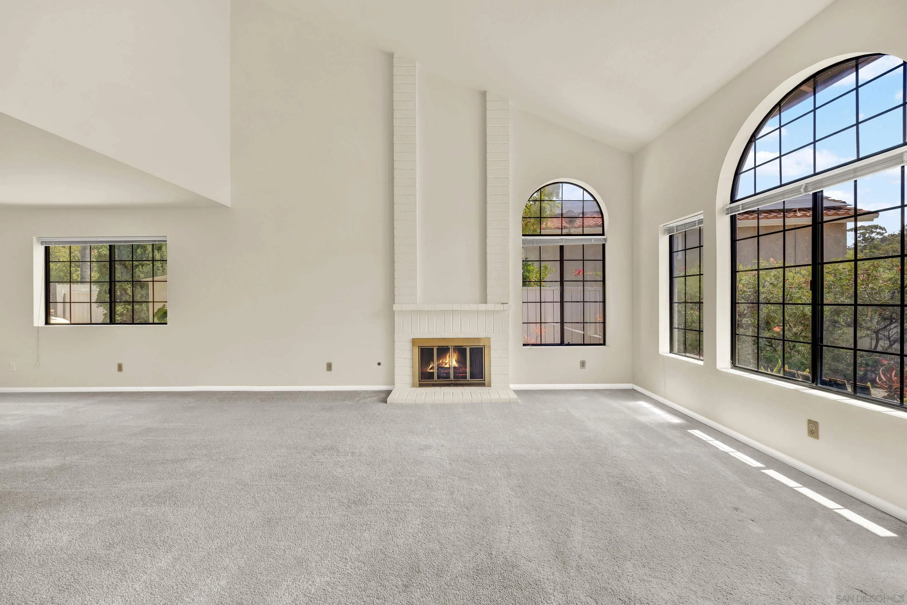 https://cdn.realtyfeed.com/cdn/127/250036935/b114b4a065d7eeabb06171d2b4739646.webp