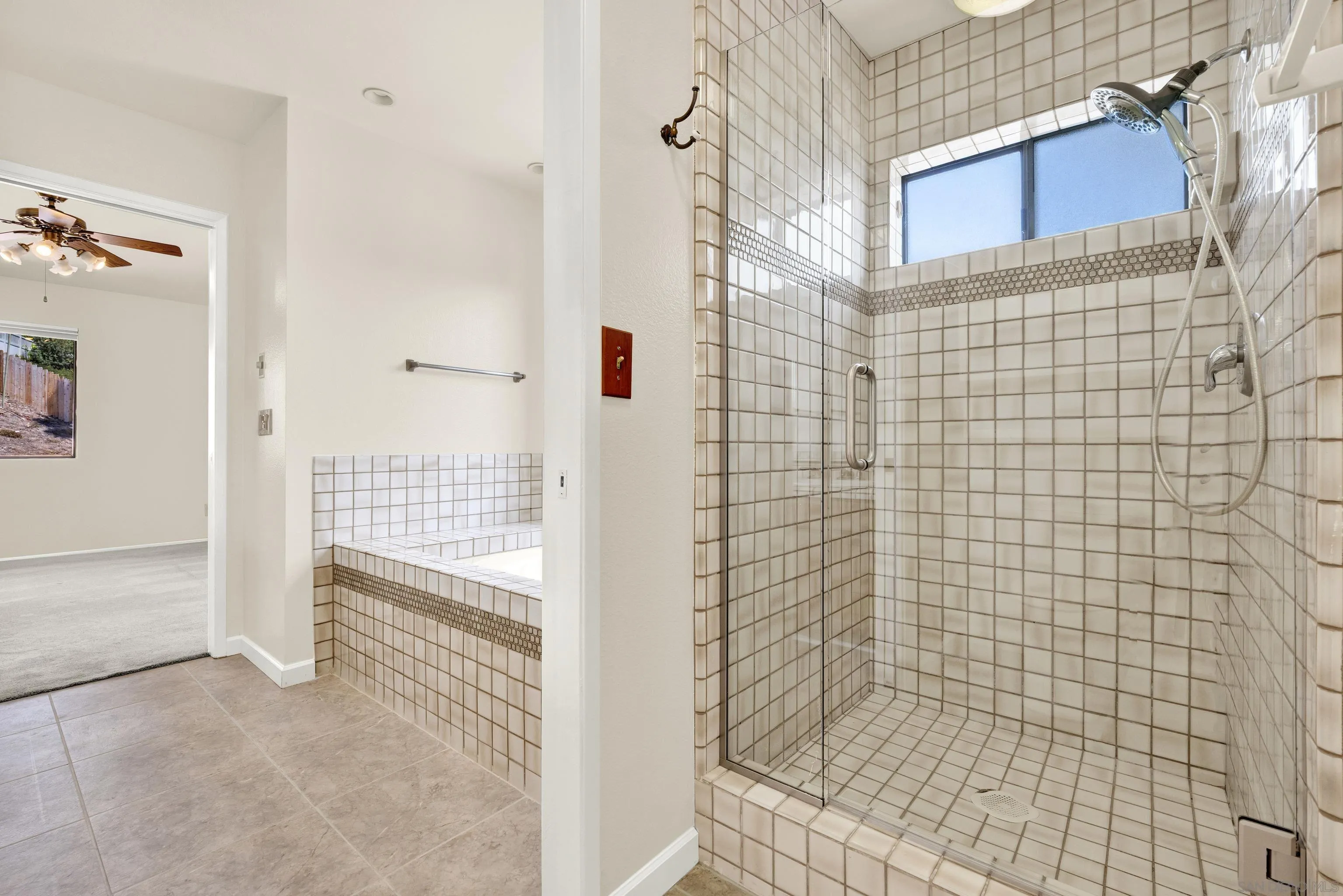 https://cdn.realtyfeed.com/cdn/127/250036935/d993bfba8ea1c87aa17cae4ff8d86181.webp