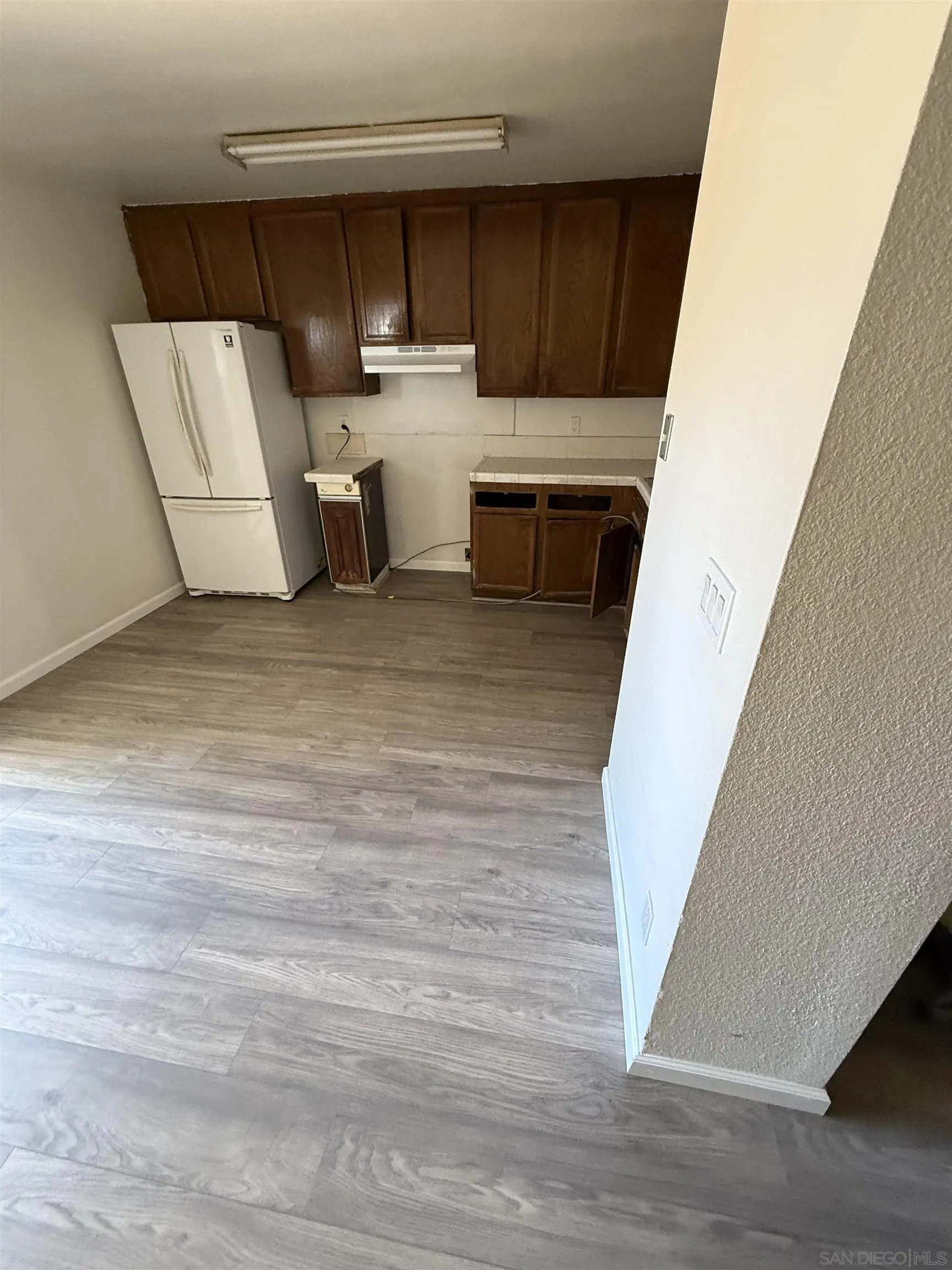 https://cdn.realtyfeed.com/cdn/127/250036939/eda20e5a1b21569c4f366312a79bb938.webp