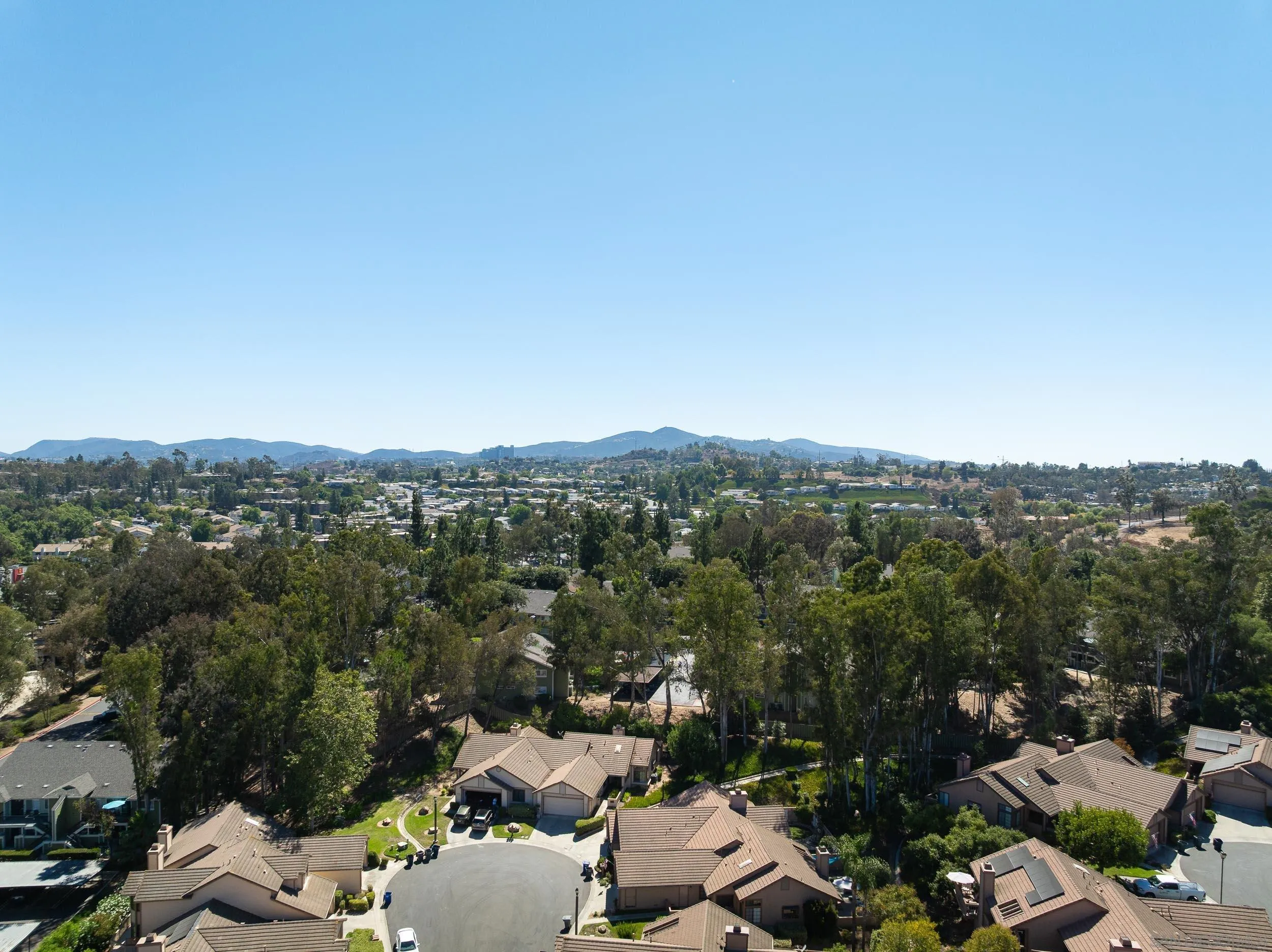 https://cdn.realtyfeed.com/cdn/127/250036941/82a75b4cdf9d724ce18c99ce41a88674.webp