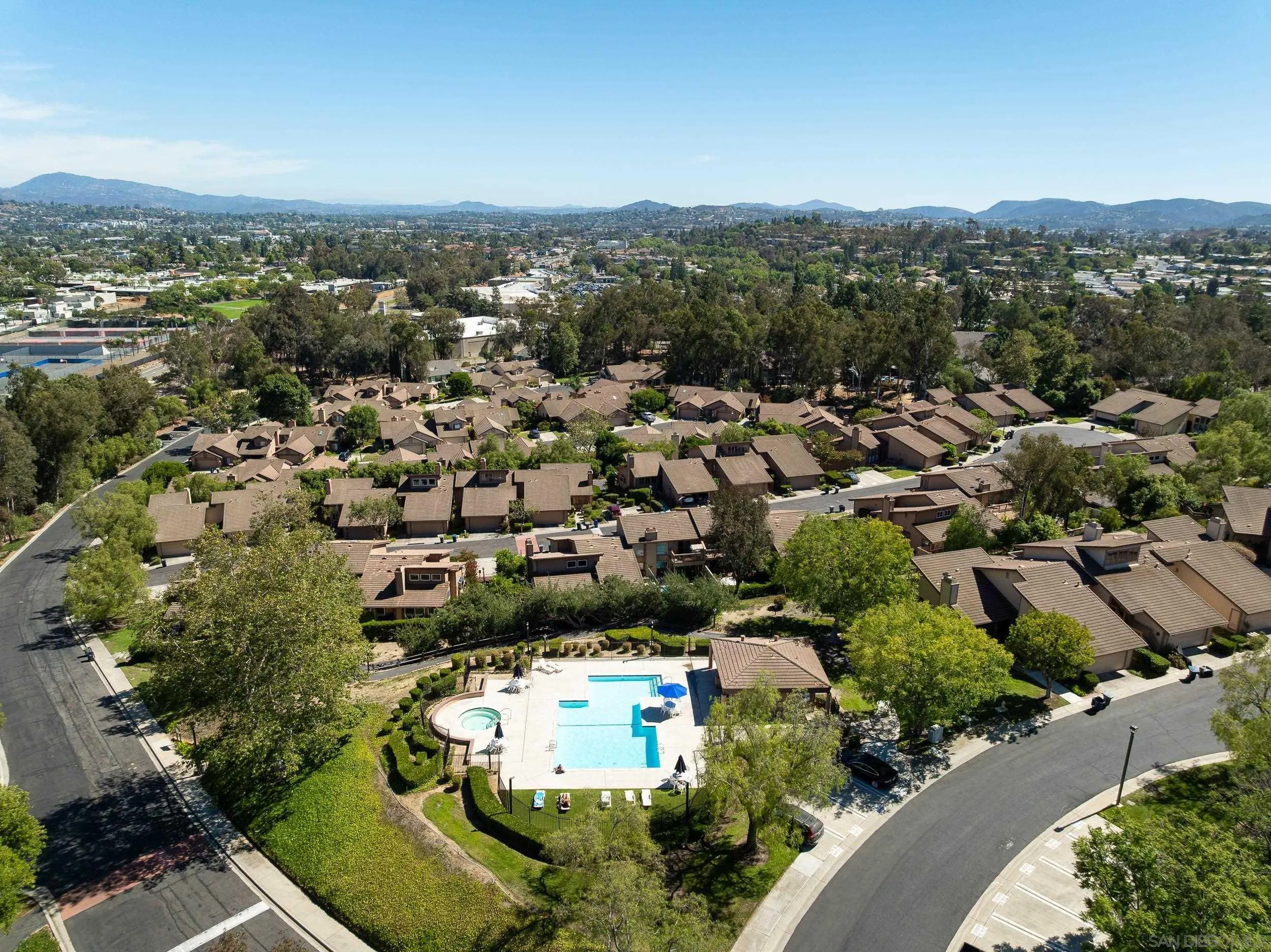 https://cdn.realtyfeed.com/cdn/127/250036941/a1eeed1dd8033574dc80157c826a2f17.webp