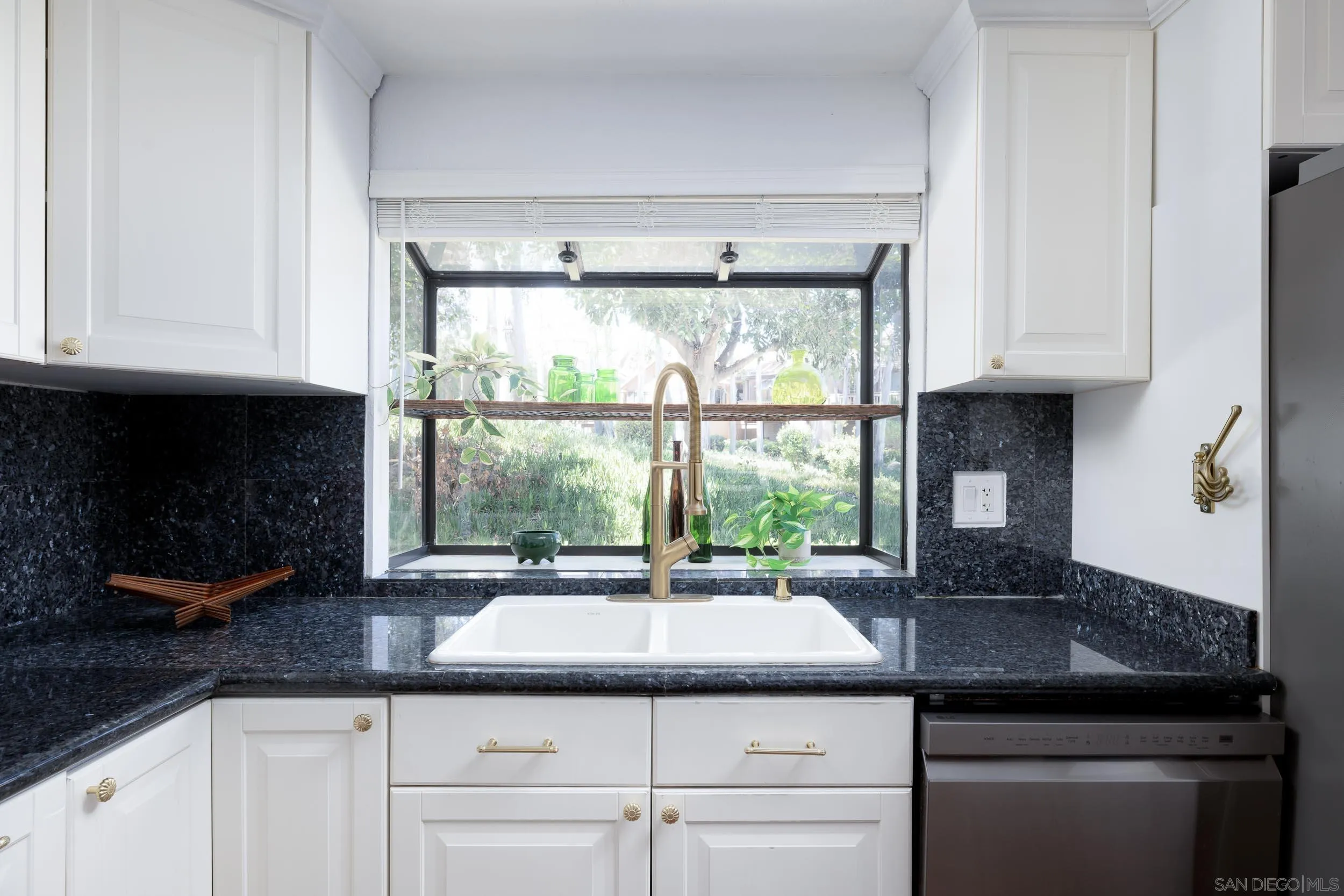 https://cdn.realtyfeed.com/cdn/127/250036941/d1406b40aab17cc5d95ccfc4eae3985d.webp
