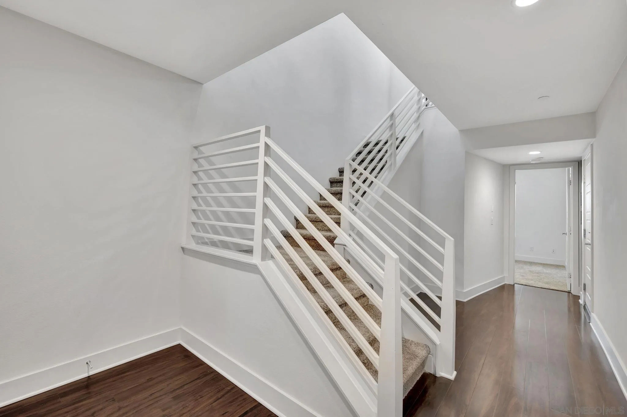 Photo #5: 250036942 Listing 