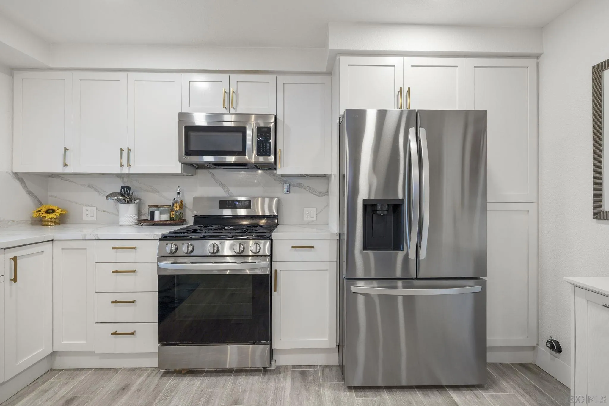 https://cdn.realtyfeed.com/cdn/127/250036944/933082cb91e6f872221fce35af31fd99.webp