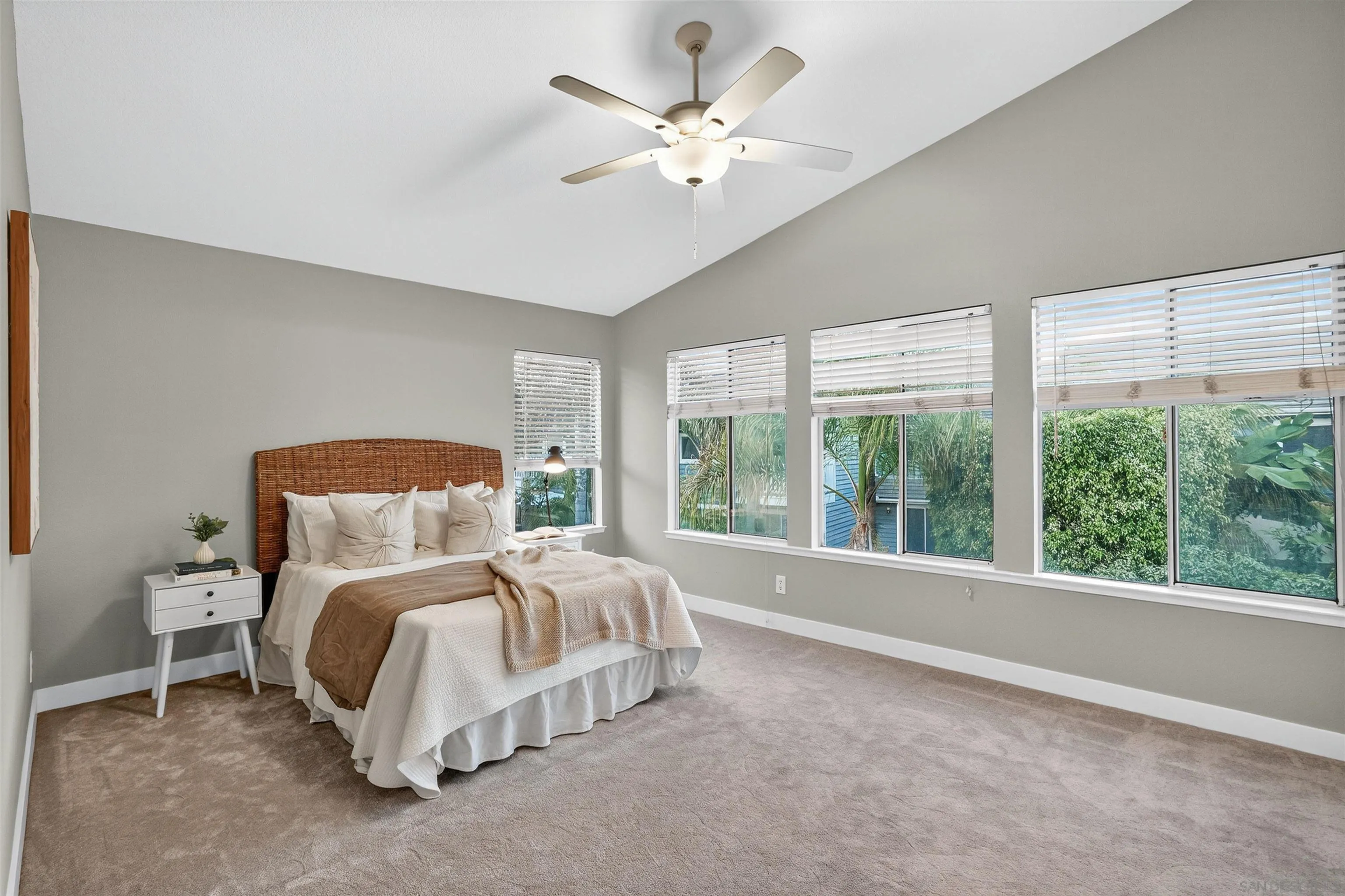 https://cdn.realtyfeed.com/cdn/127/250036945/acb2f8fe06697e241e36e30b5024070e.webp
