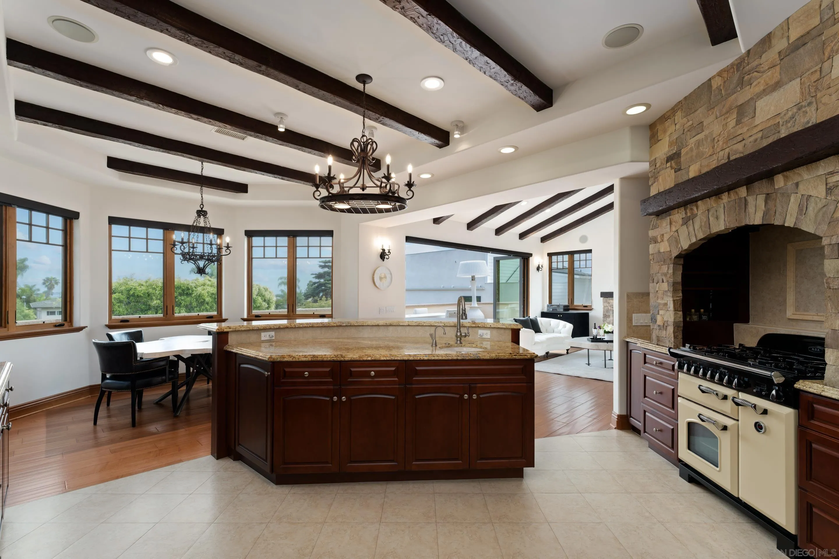 https://cdn.realtyfeed.com/cdn/127/250036946/414c3ec122c8f921f0d502f4fd240fa4.webp