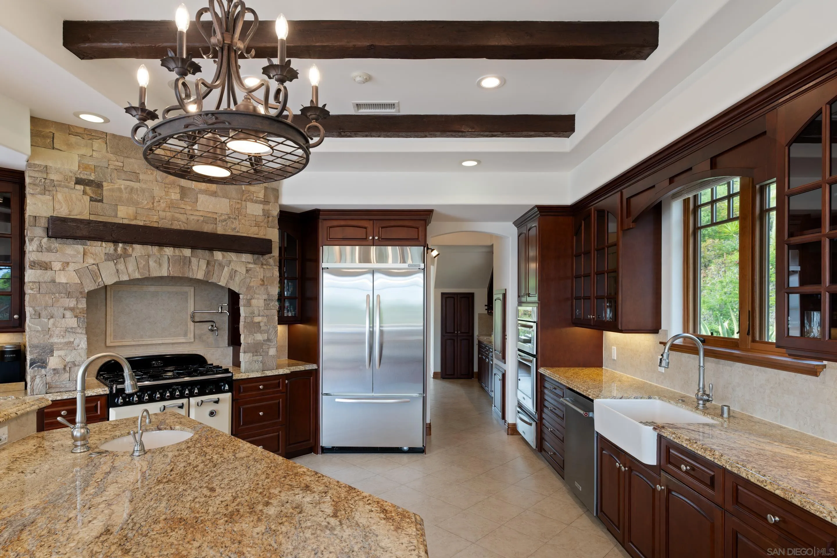 https://cdn.realtyfeed.com/cdn/127/250036946/9da212f91e2354b1a32cf0e9c64ff0e5.webp
