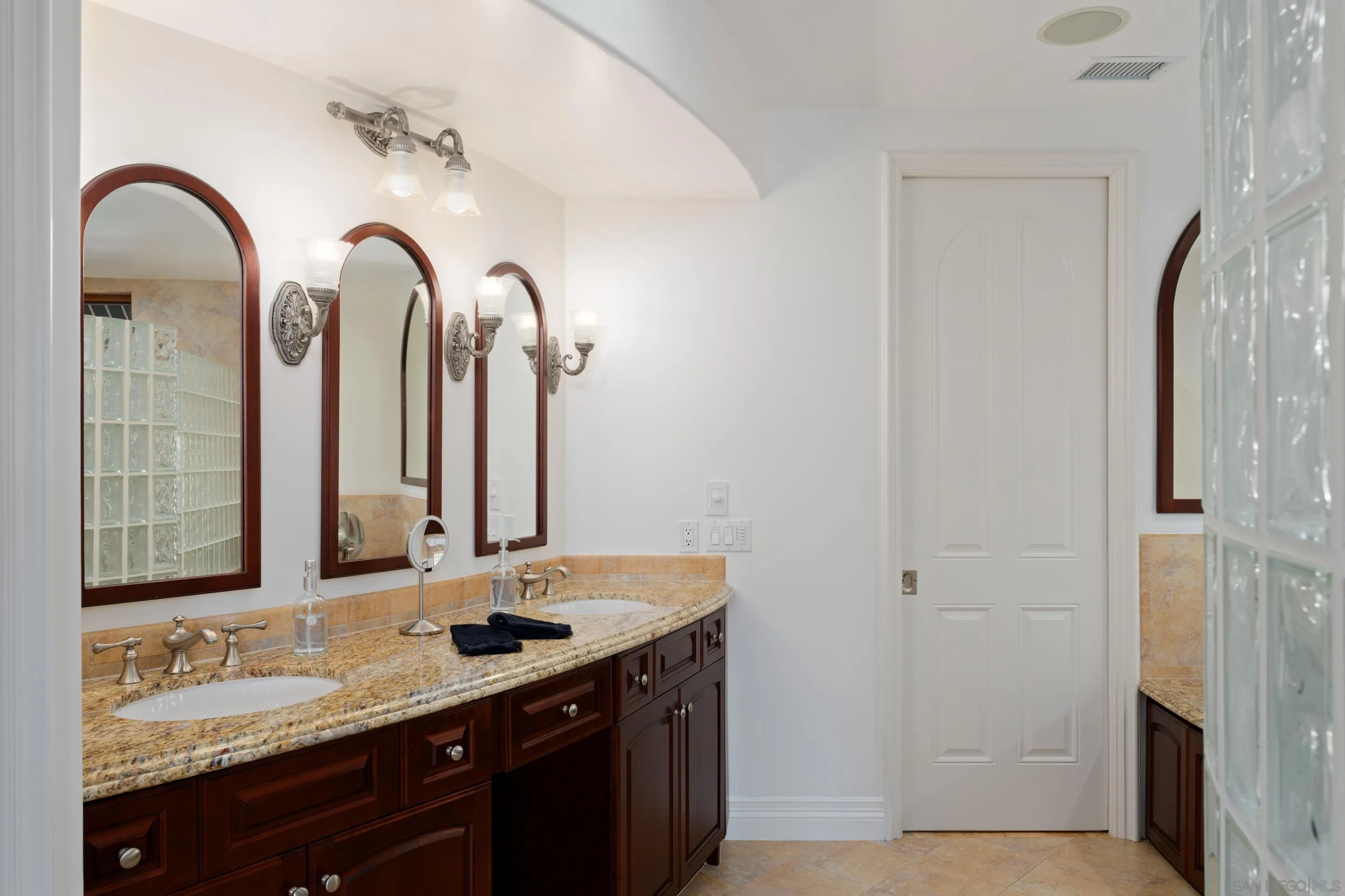 https://cdn.realtyfeed.com/cdn/127/250036946/d2c205453ef61bd9927ef1105a158bf0.webp