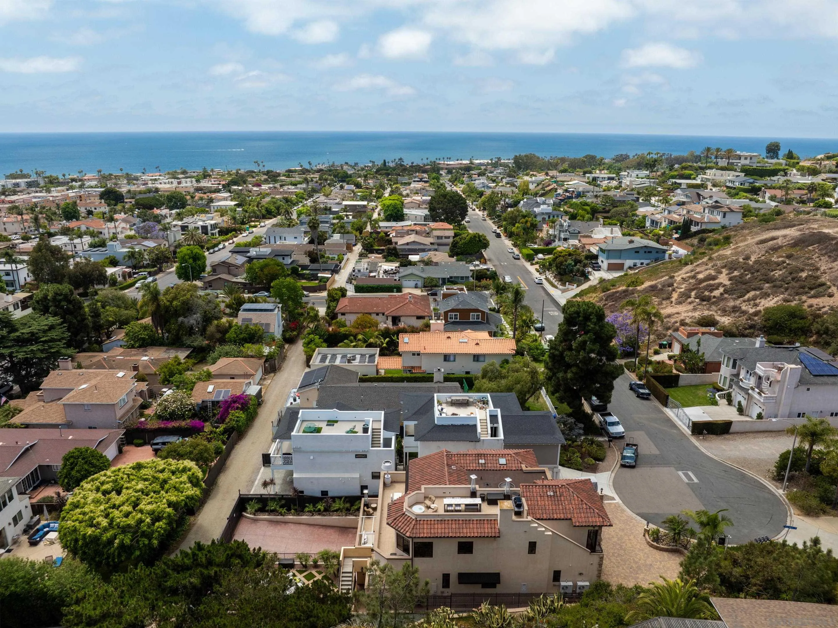 https://cdn.realtyfeed.com/cdn/127/250036946/f7b16a02e38dff6b10293bf6d806c489.webp