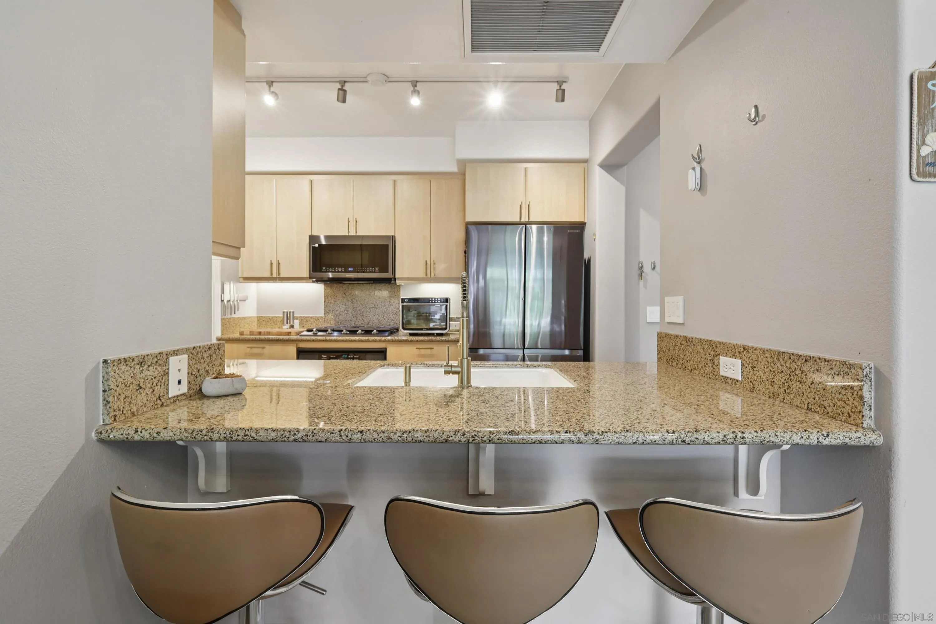 Photo #4: 250036947 Listing 