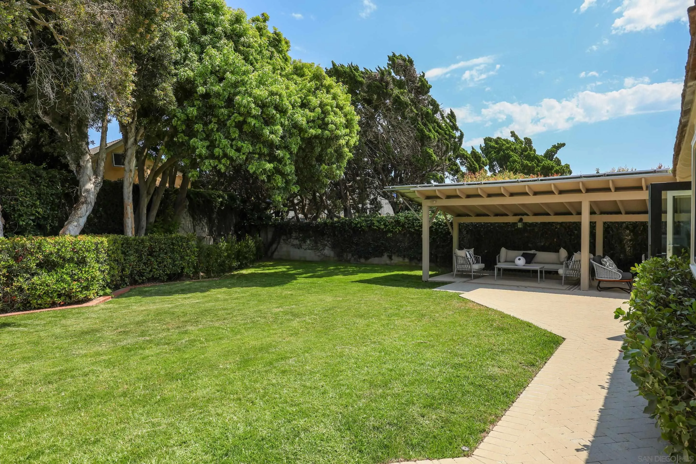 https://cdn.realtyfeed.com/cdn/127/250036950/0ebd49a950104a6a20433adb70b34c34.webp