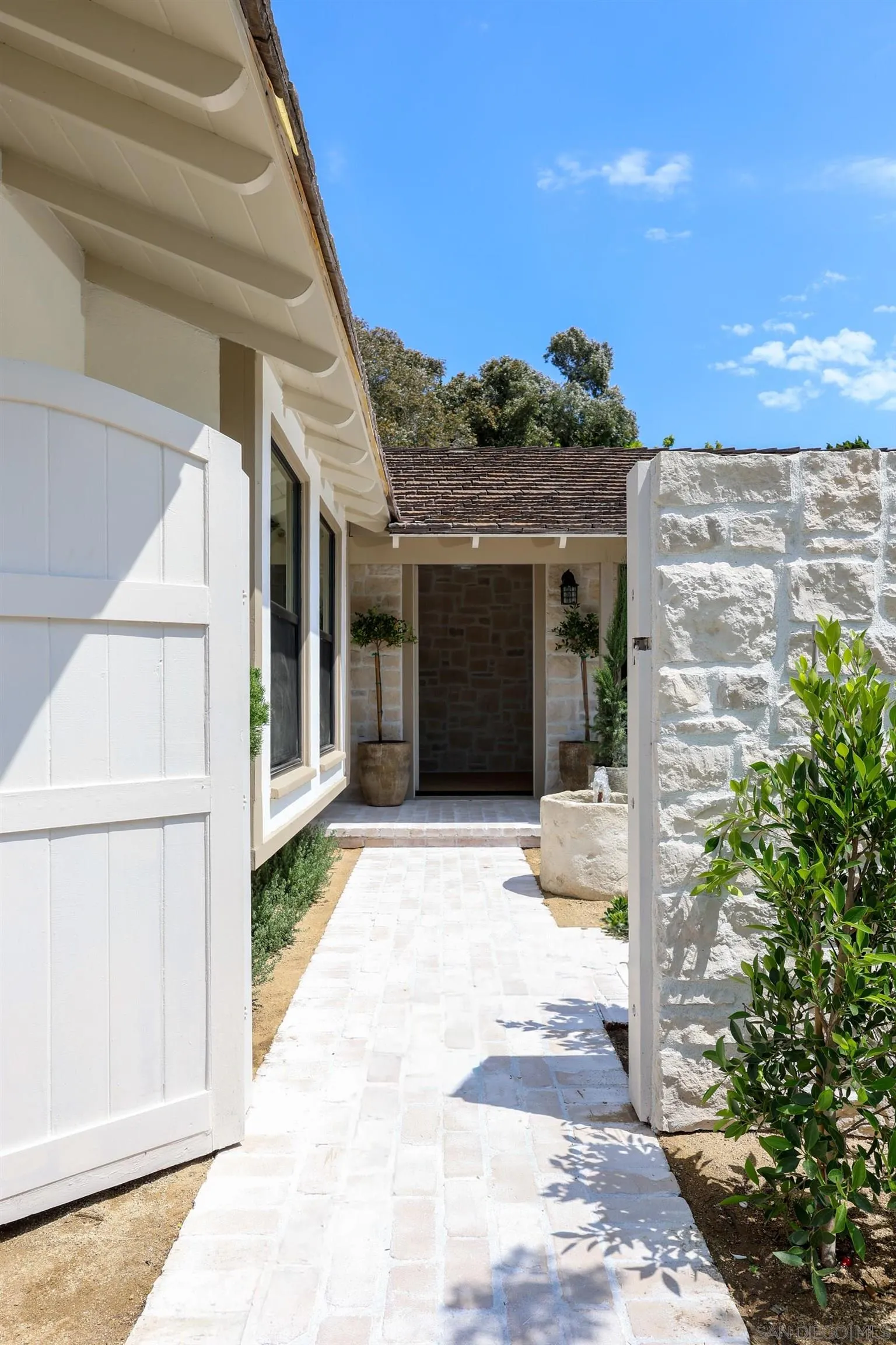 https://cdn.realtyfeed.com/cdn/127/250036950/a68591d2505d910cce55369e292ca8a1.webp