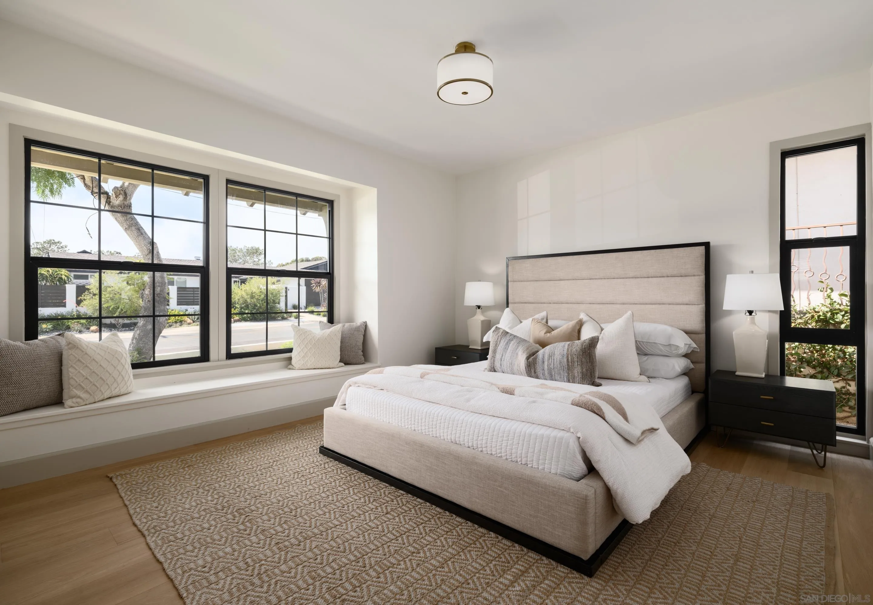 https://cdn.realtyfeed.com/cdn/127/250036950/f081a514ec9e7af0930bc95fa245556d.webp