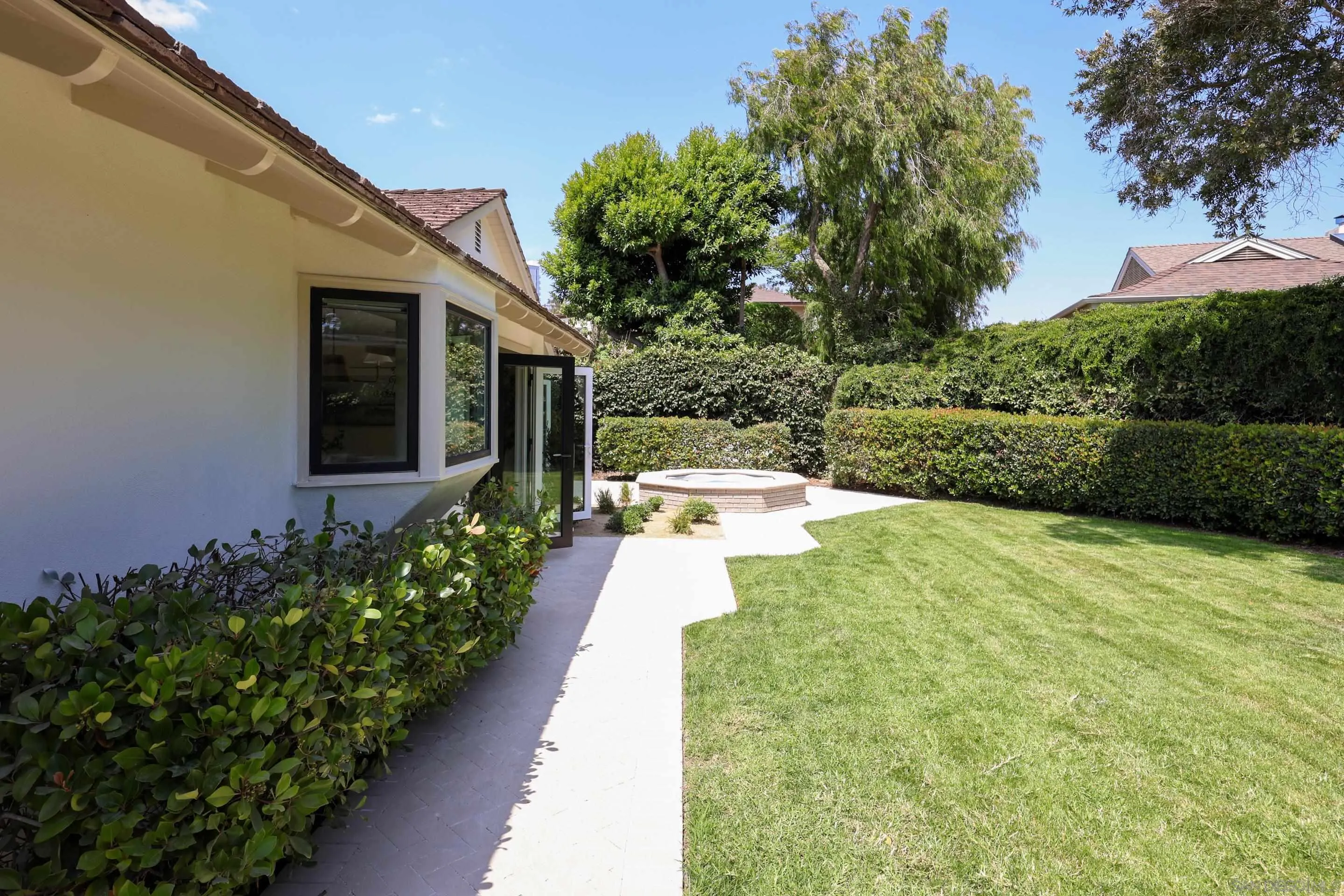 https://cdn.realtyfeed.com/cdn/127/250036950/f4ba222106f581b50e64967eccae335a.webp