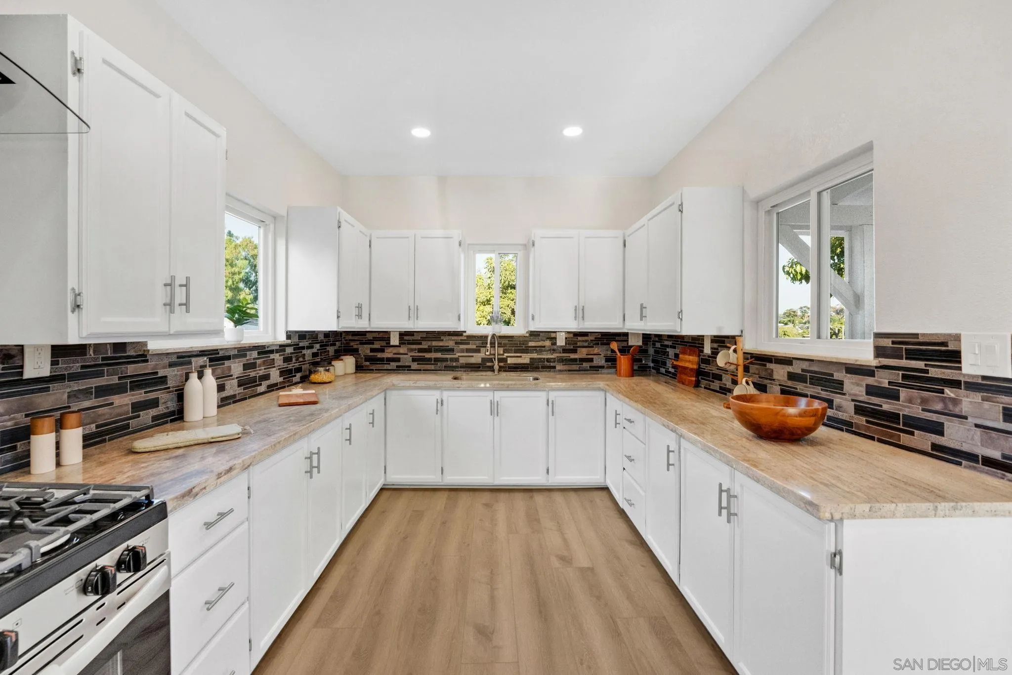 https://cdn.realtyfeed.com/cdn/127/250036951/85912b39e05a1bc965aad4d2bc013b6e.webp