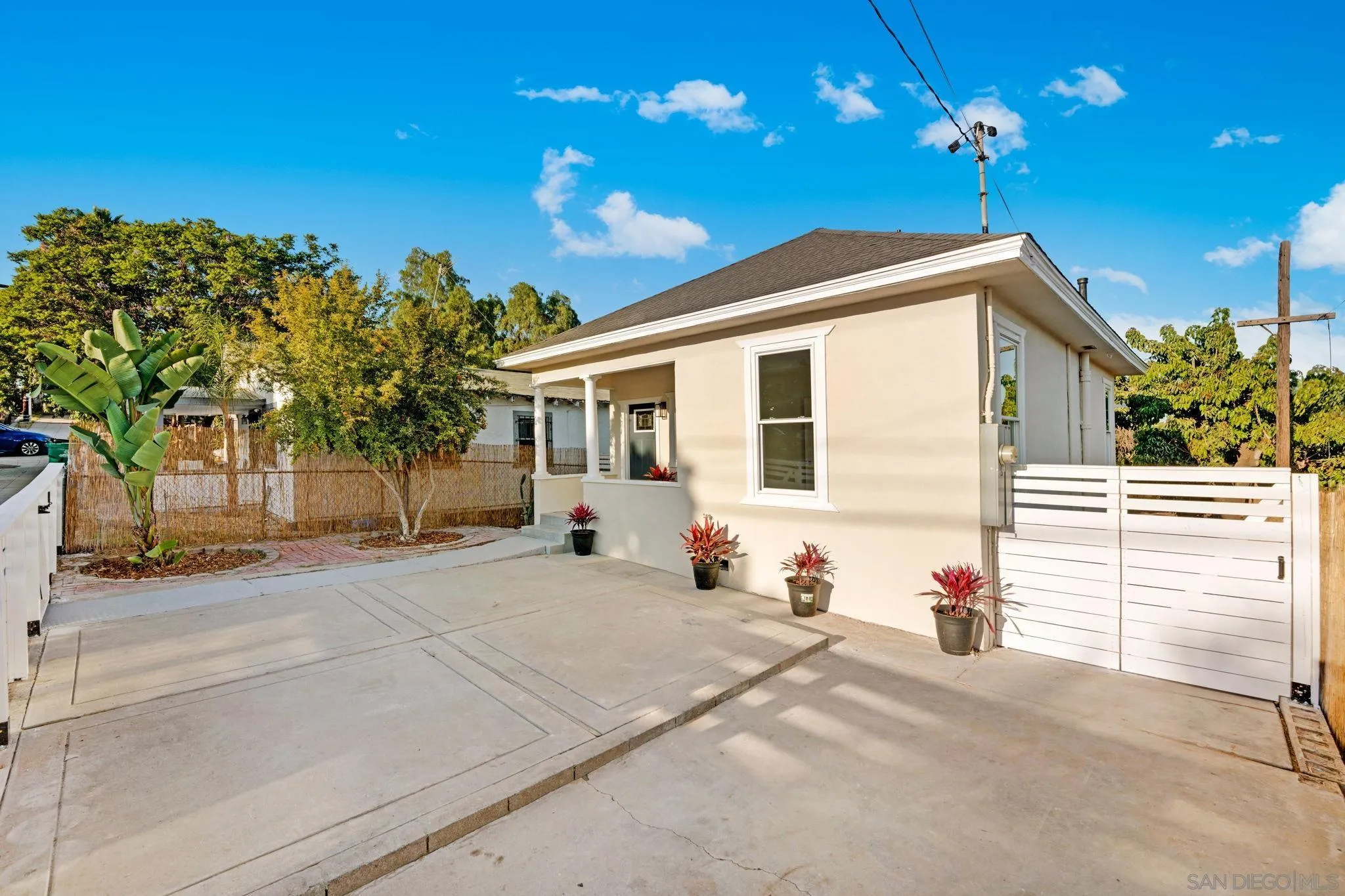 https://cdn.realtyfeed.com/cdn/127/250036951/c146dcc6affb3d047eb1b5e825d04082.webp