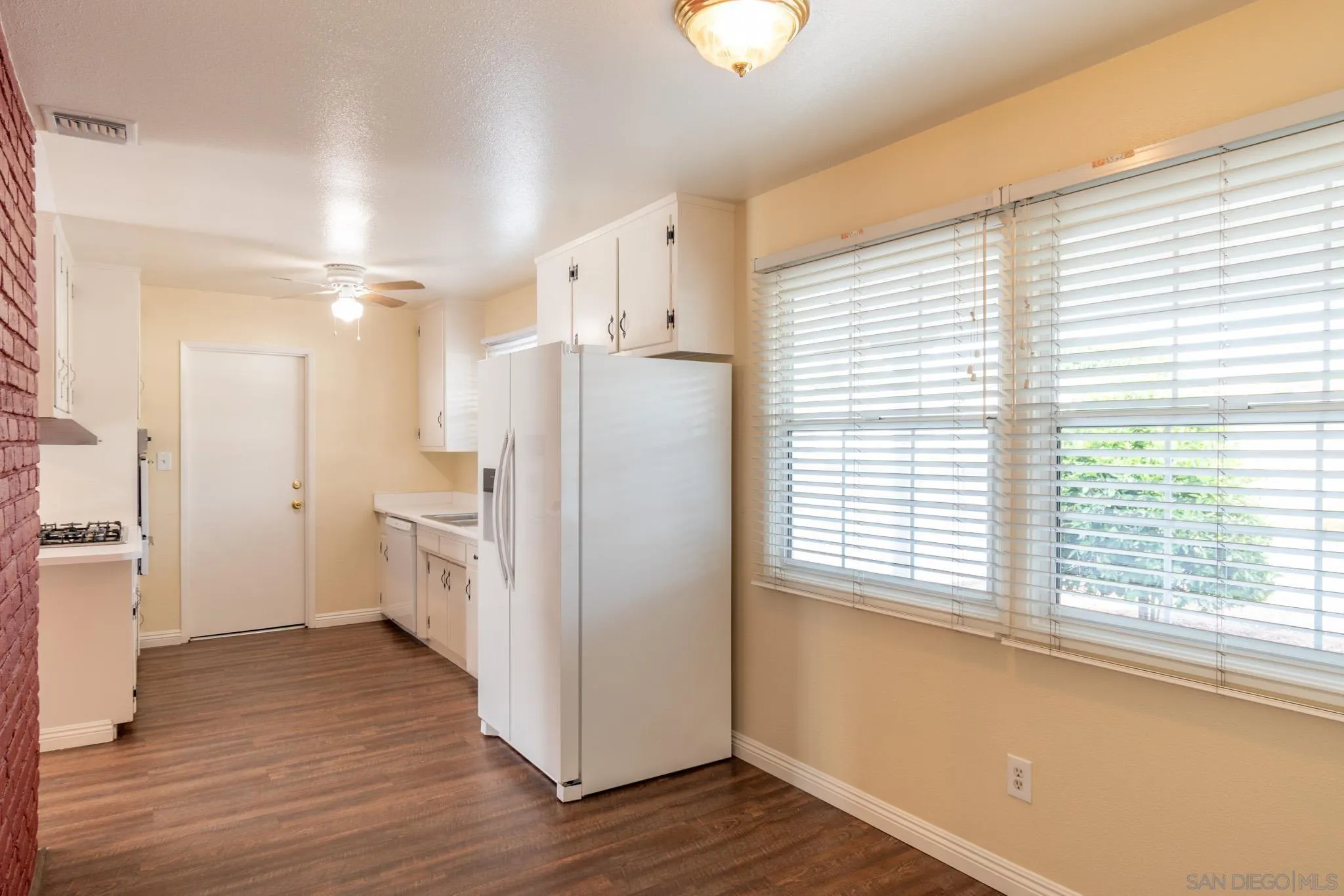 https://cdn.realtyfeed.com/cdn/127/250036953/209c9f5e77653508f8b49847d117c35a.webp