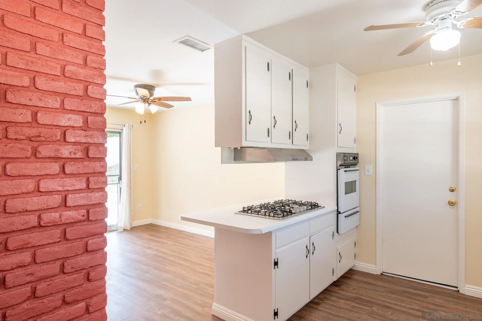 https://cdn.realtyfeed.com/cdn/127/250036953/5411ca3aa15b43b698da81b116dc1bdf.webp