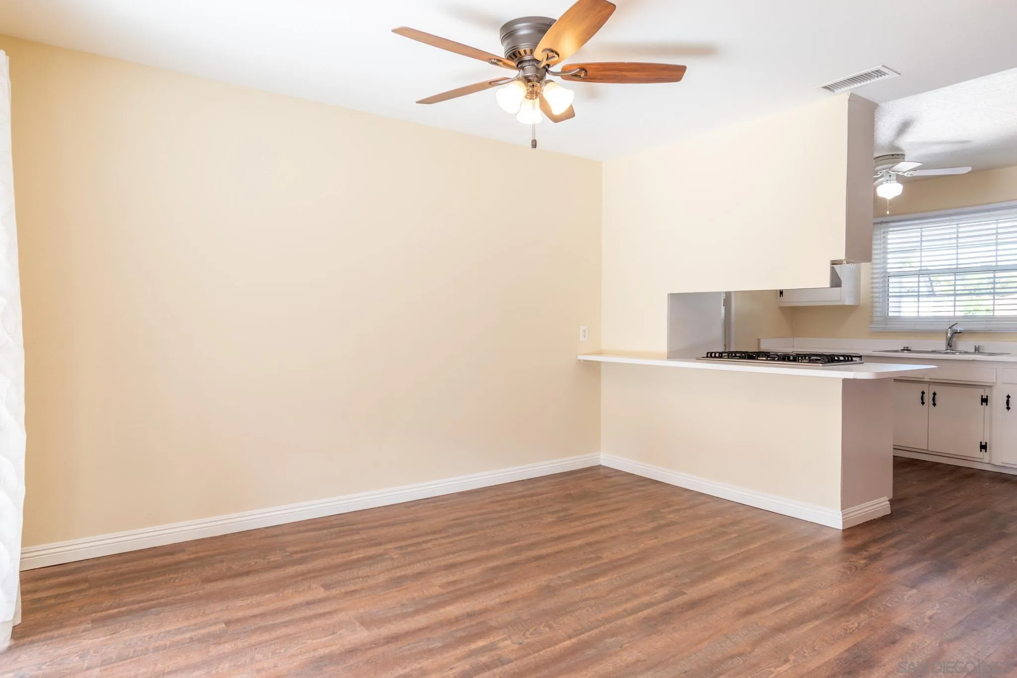 https://cdn.realtyfeed.com/cdn/127/250036953/656df2b71716e48a966163df7f0a5c1b.webp