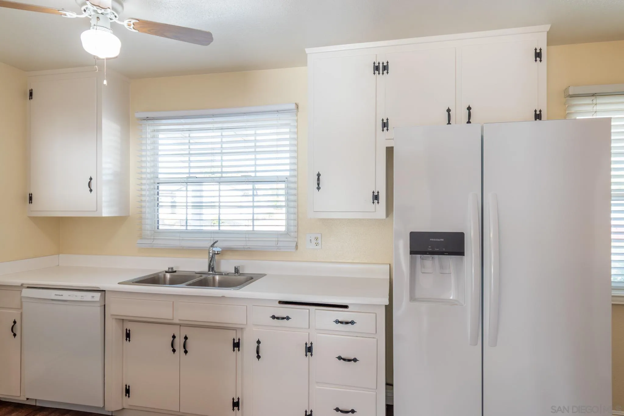 https://cdn.realtyfeed.com/cdn/127/250036953/7c5476769e19ae1d8df8e6c188a9f244.webp