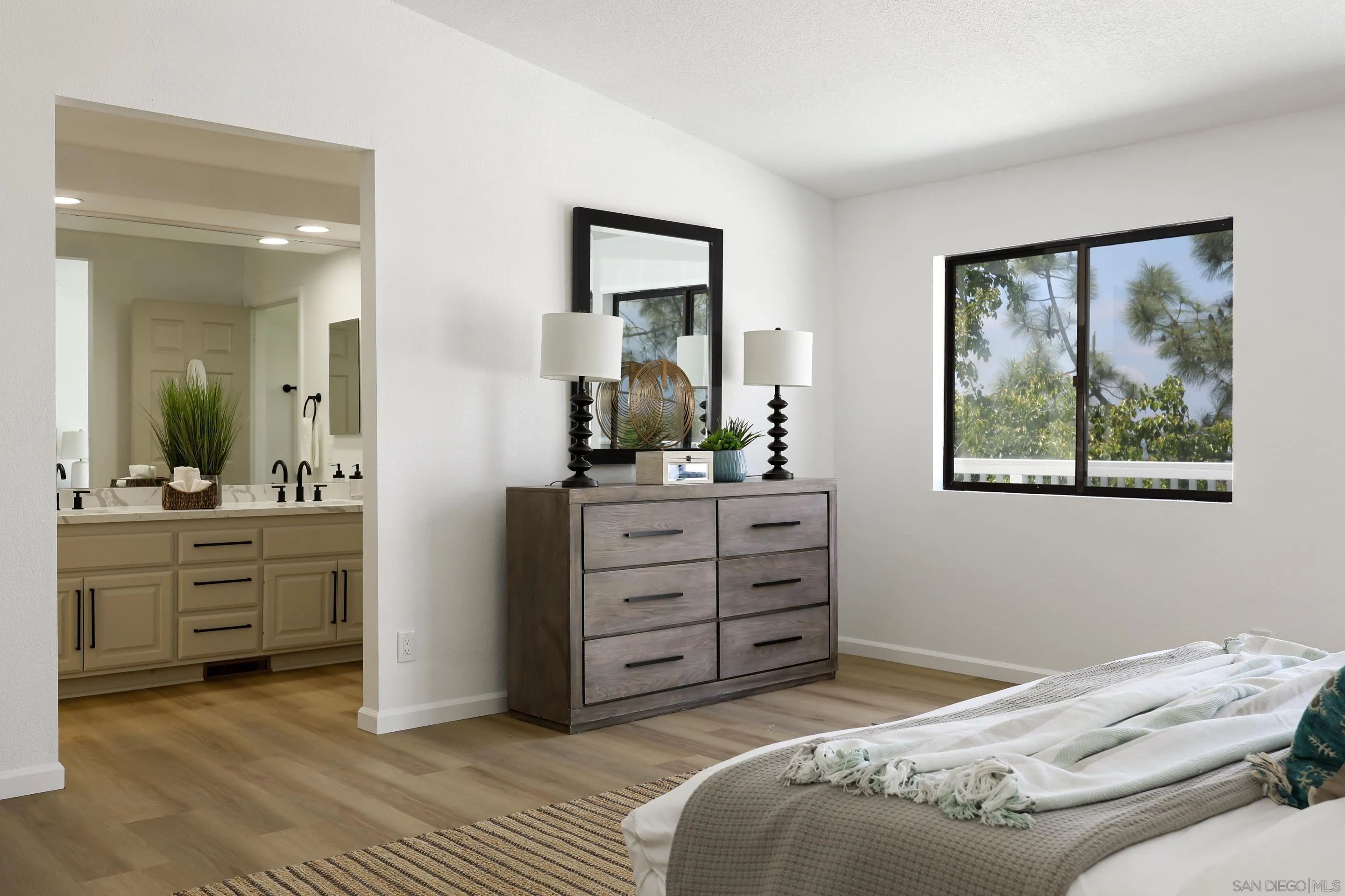 https://cdn.realtyfeed.com/cdn/127/250036955/12f0bd49800b17c129bde36e511fe3c9.webp