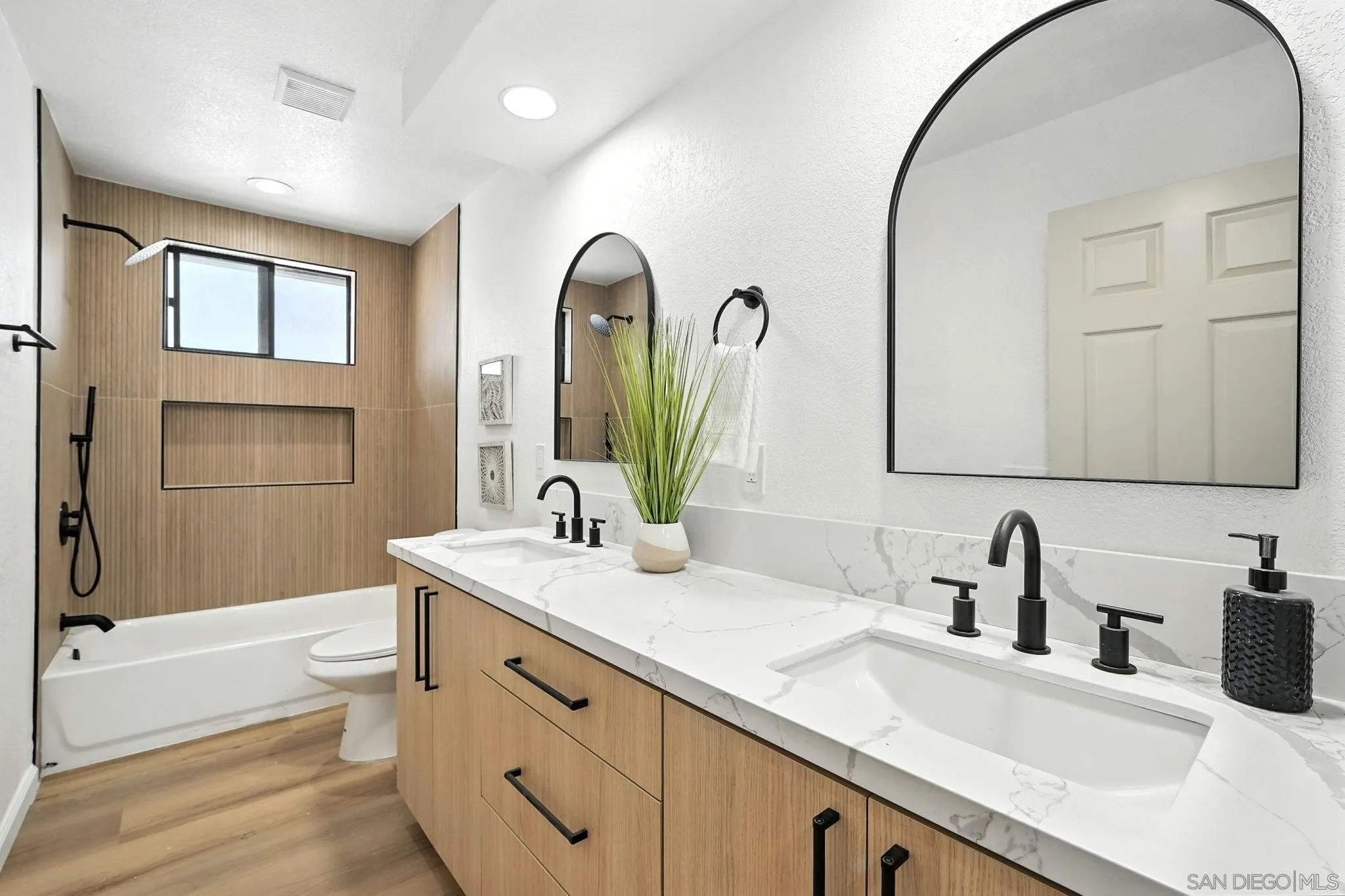 https://cdn.realtyfeed.com/cdn/127/250036955/1c0a3010fdd3ec86030dc5525848e460.webp