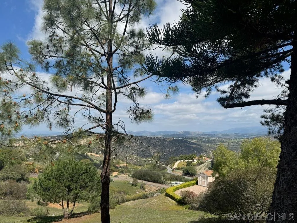 https://cdn.realtyfeed.com/cdn/127/250036955/1d497eaa565f5527d9c1fc0b579e5951.webp
