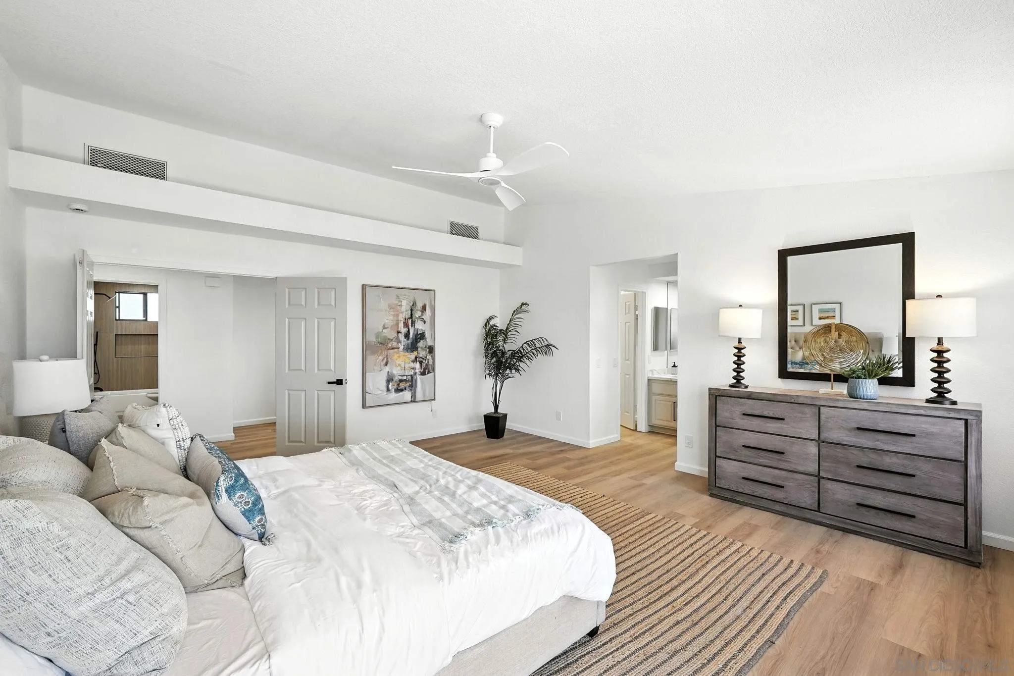 https://cdn.realtyfeed.com/cdn/127/250036955/4569b3b0f7dd46d423f590302ecf119f.webp