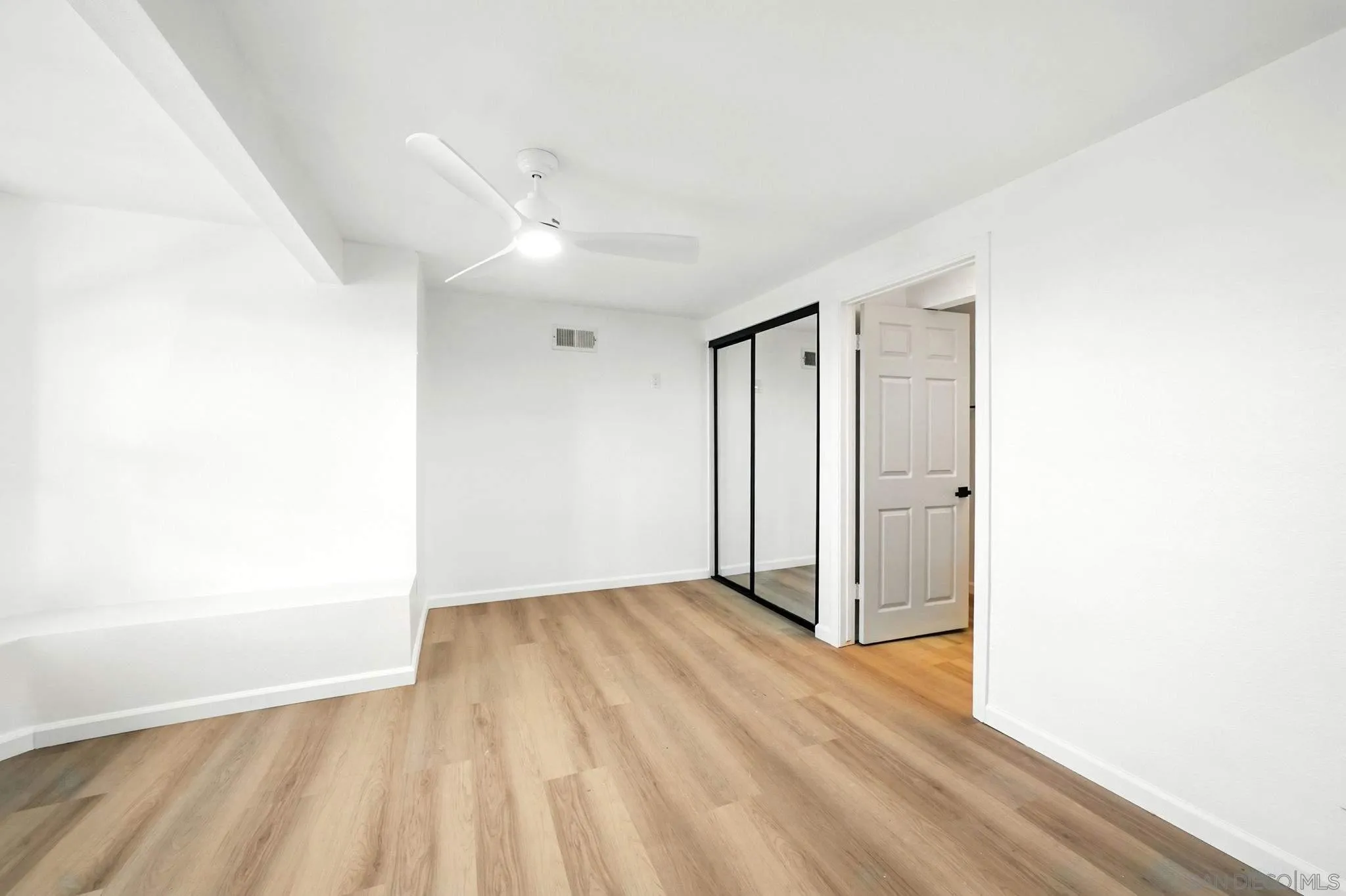 https://cdn.realtyfeed.com/cdn/127/250036955/de1218c9c2fa7c2e29b1847eb644b01d.webp