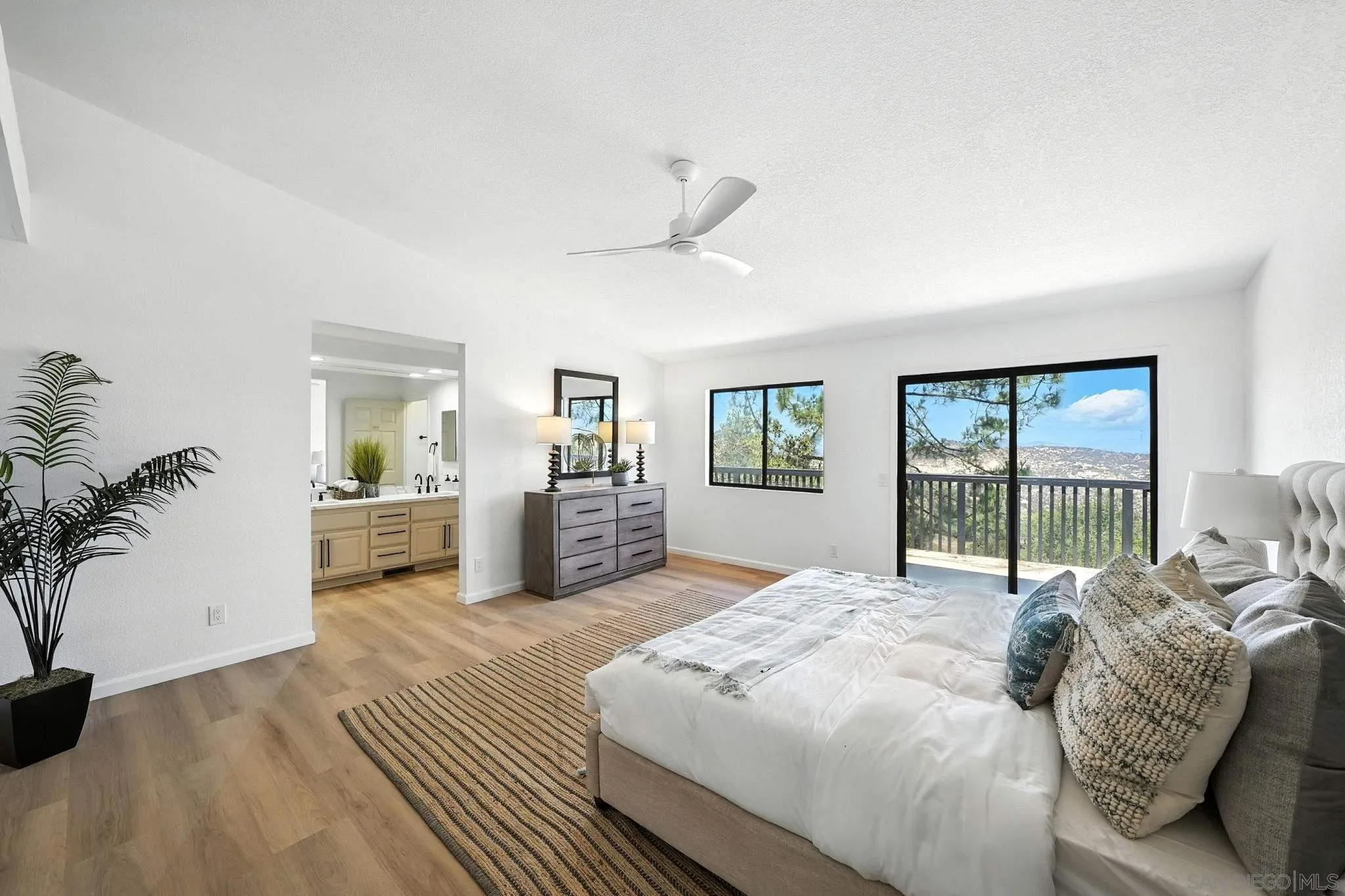 https://cdn.realtyfeed.com/cdn/127/250036955/f1bfc0b04e6f3fb7a92771fcf88703eb.webp