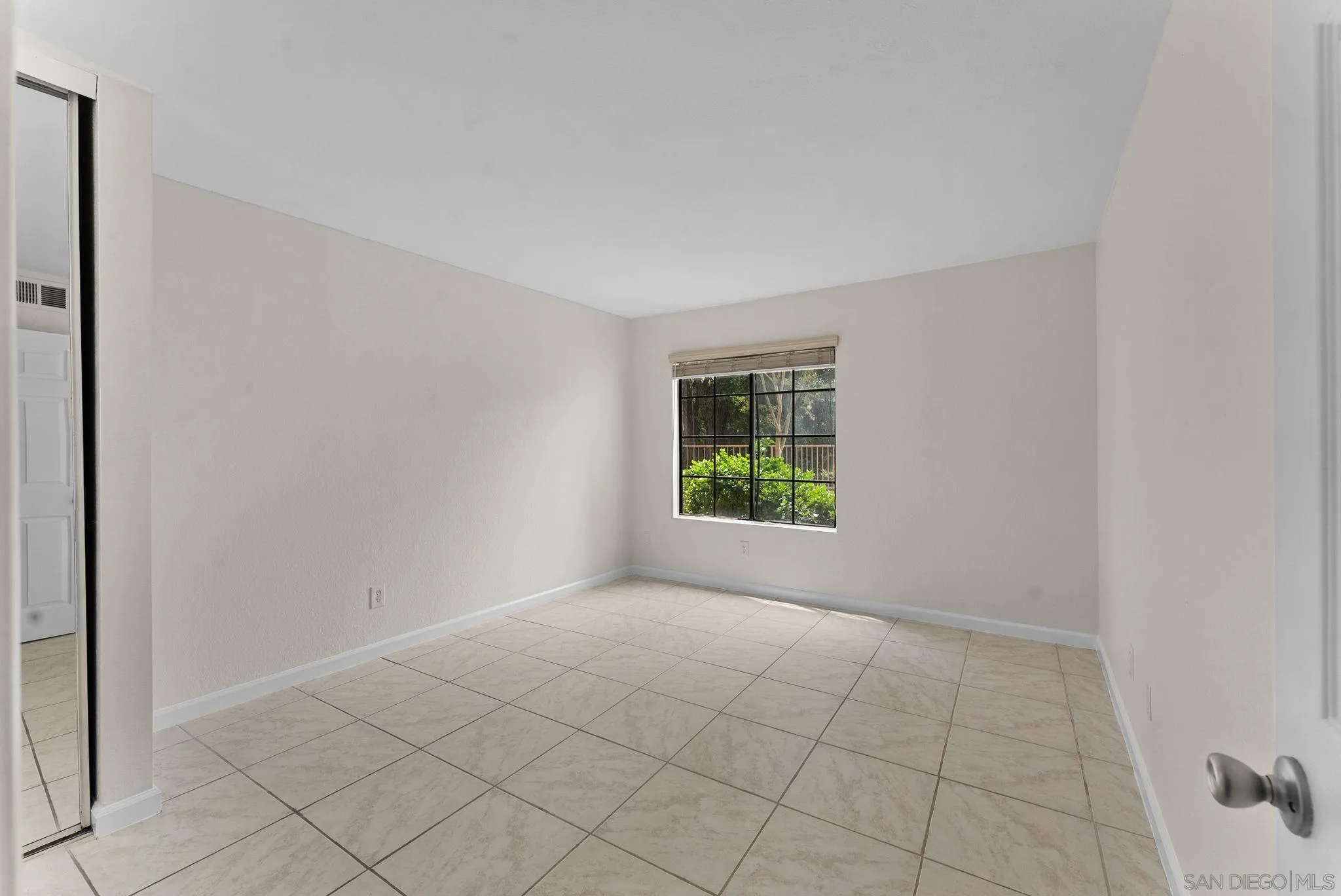 https://cdn.realtyfeed.com/cdn/127/250036956/11dae6e655721df5300a3d3050ecfecf.webp