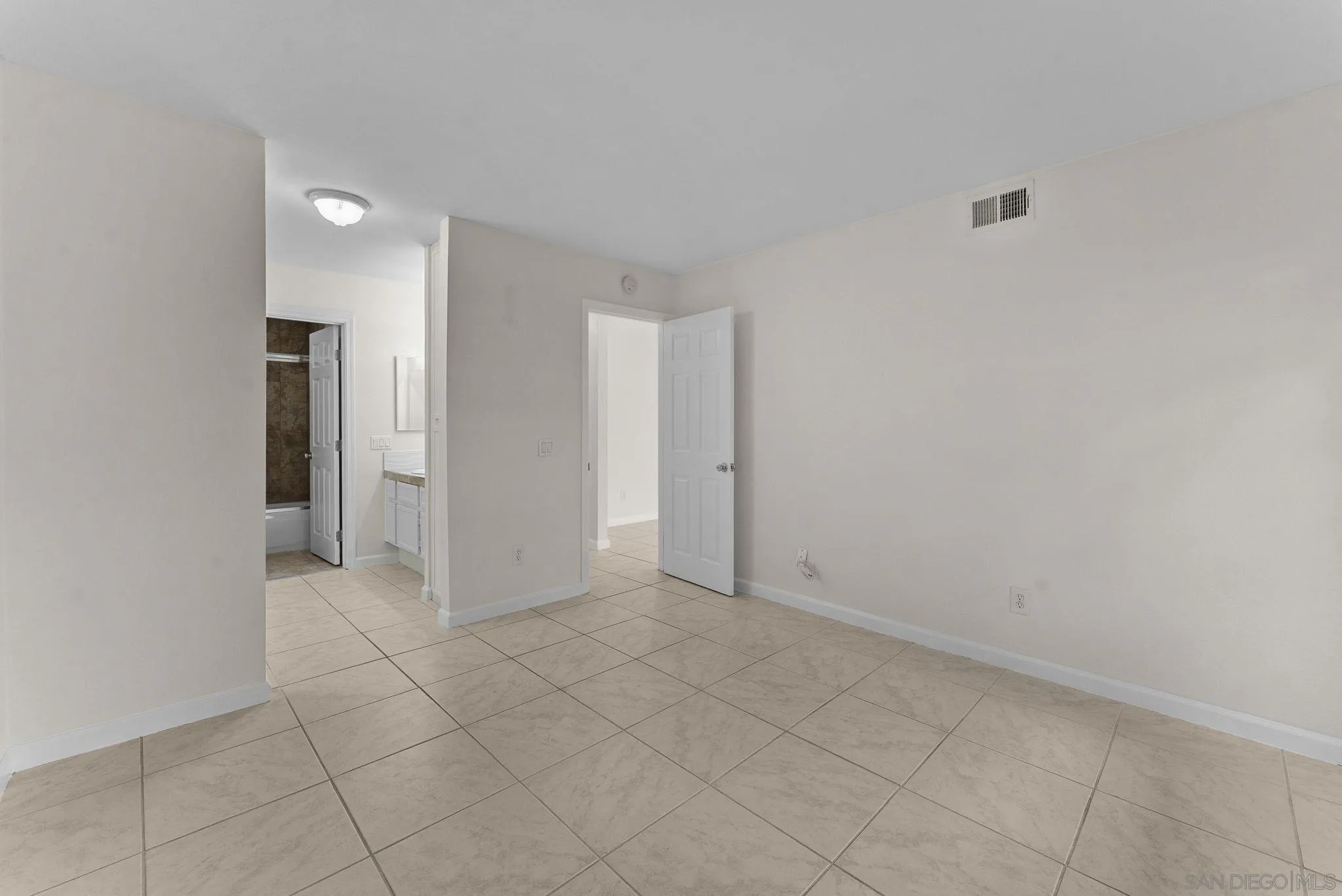 https://cdn.realtyfeed.com/cdn/127/250036956/17b2f2075b713e94718d4c6572858560.webp