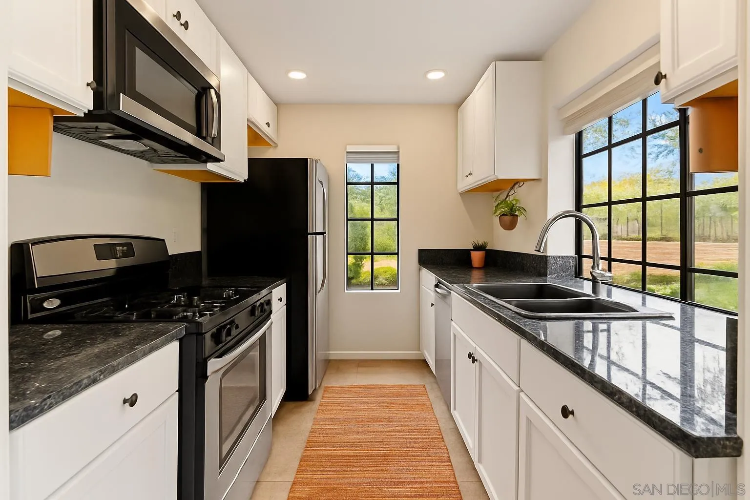 https://cdn.realtyfeed.com/cdn/127/250036956/d295b8bb54b01aef9f43402b7712905c.webp