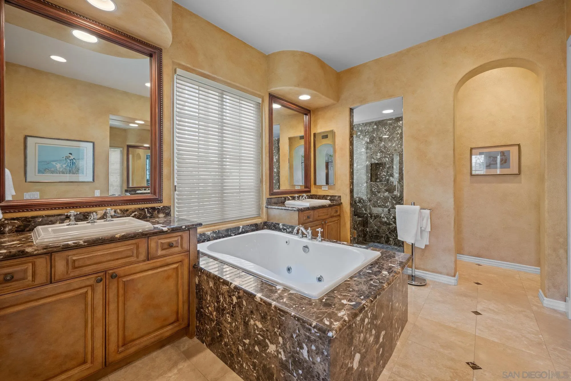https://cdn.realtyfeed.com/cdn/127/250036958/a9528c28e25f46af5a92c71c915dc7aa.webp