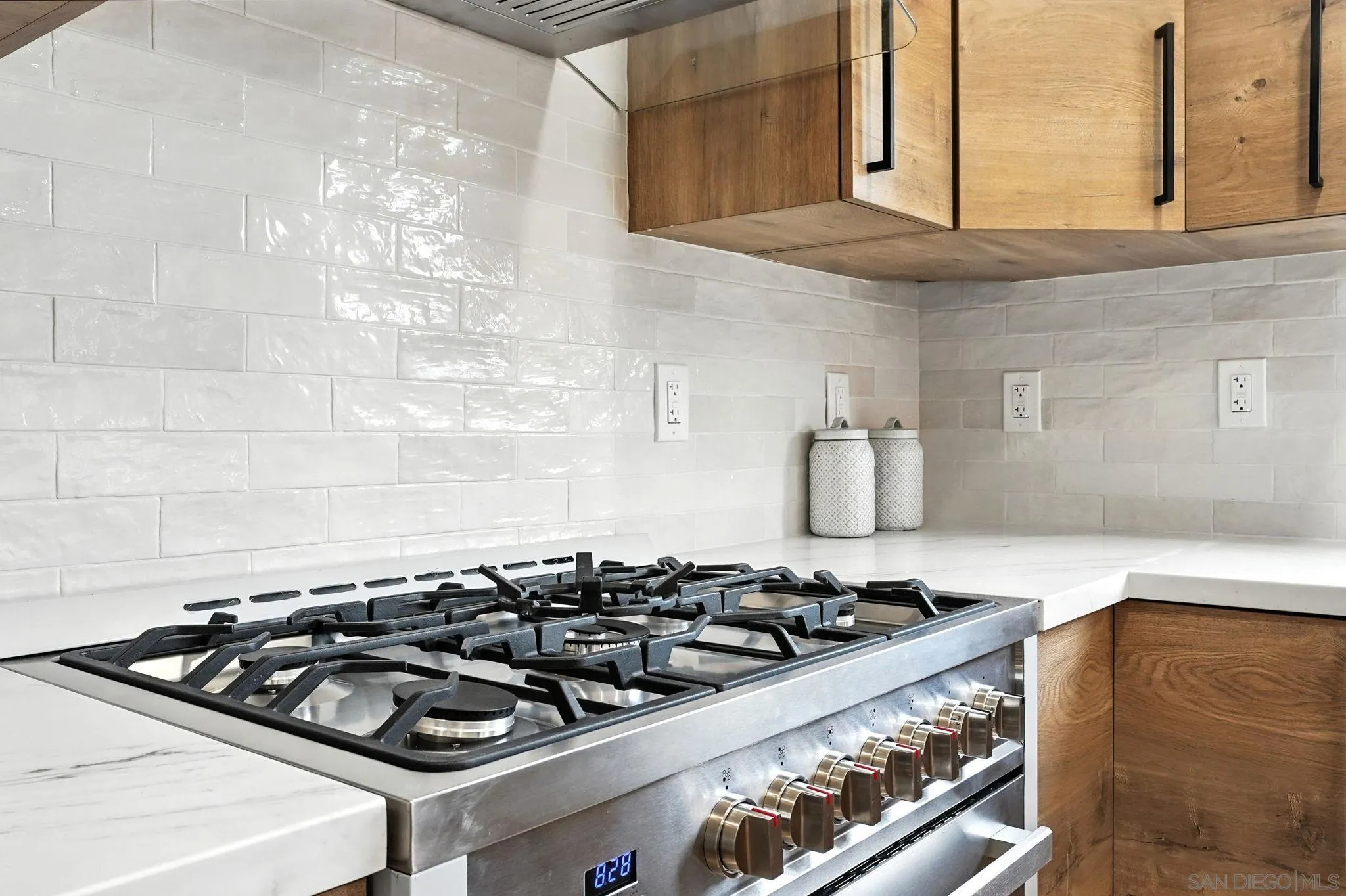 https://cdn.realtyfeed.com/cdn/127/250036961/073232b0058ed9144fb7a9c8abae2bb0.webp