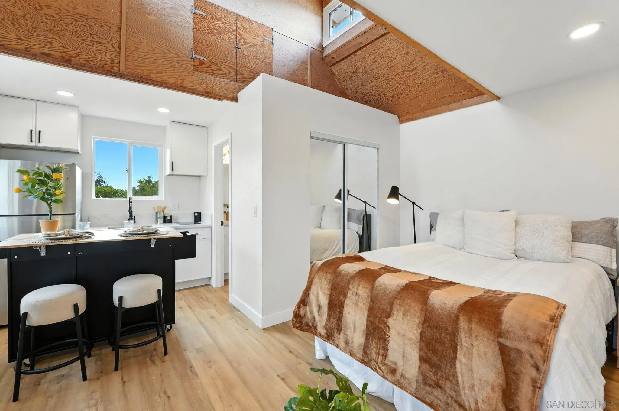 https://cdn.realtyfeed.com/cdn/127/250036961/2891ce3b468ff341bcc8495c9373379a.webp