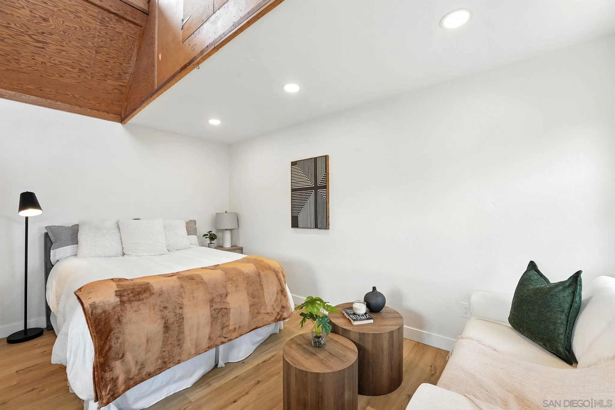 https://cdn.realtyfeed.com/cdn/127/250036961/961c14f0b785f72e45a05507f2fda59f.webp